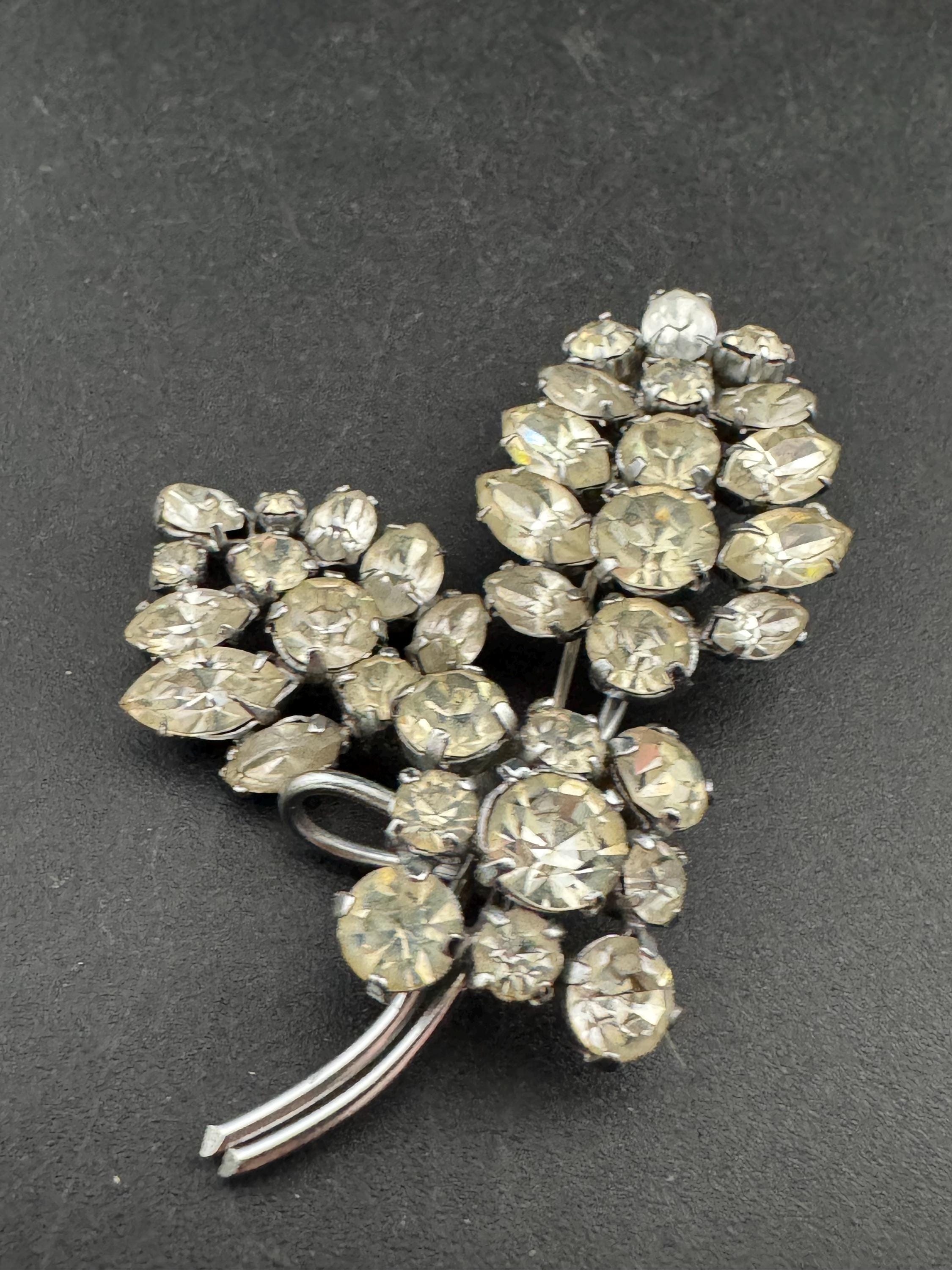Vintage floral paste glass clear Diamanté silver tone Brooch