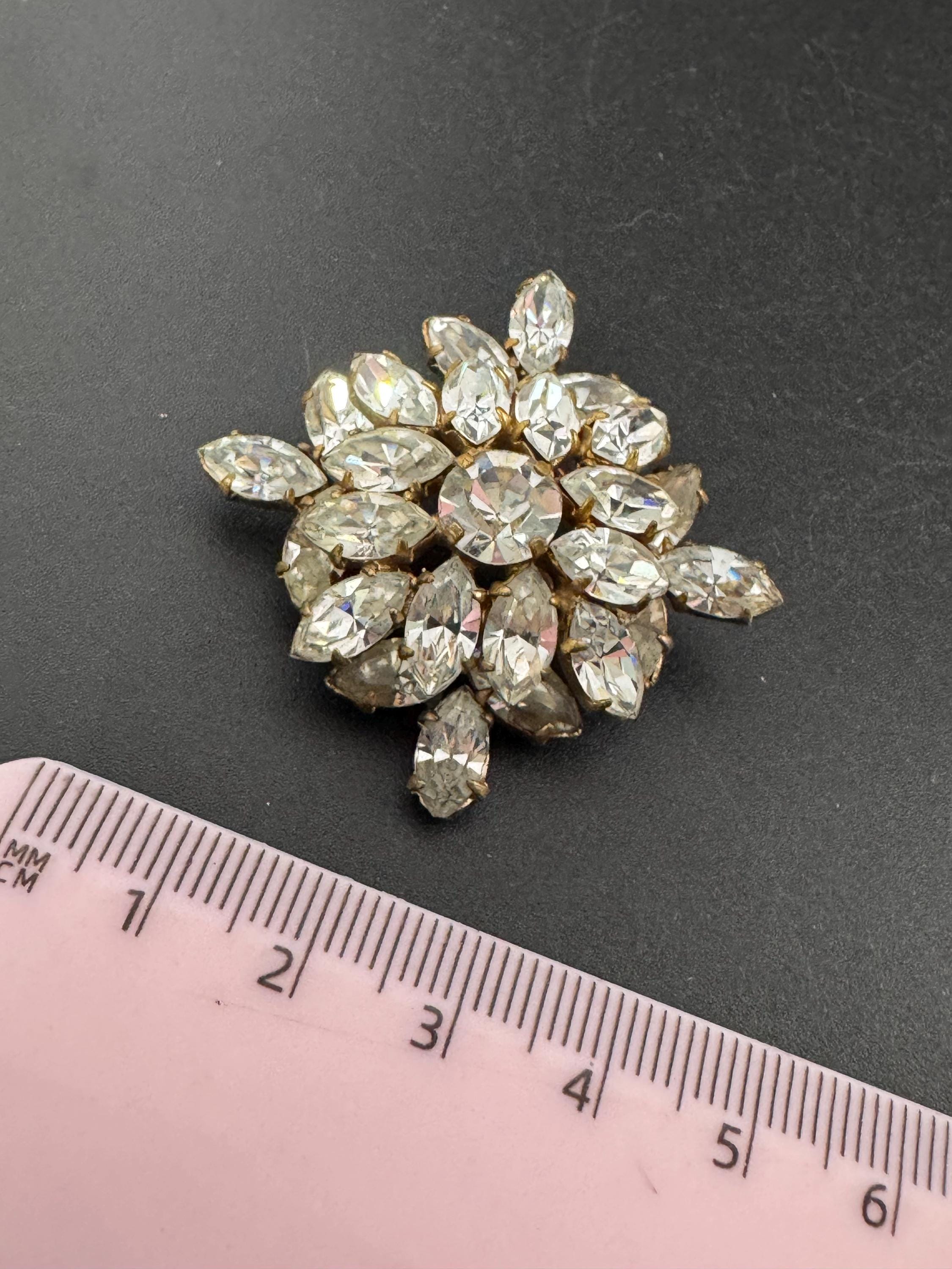 Vintage floral paste glass clear Diamanté silver tone Brooch