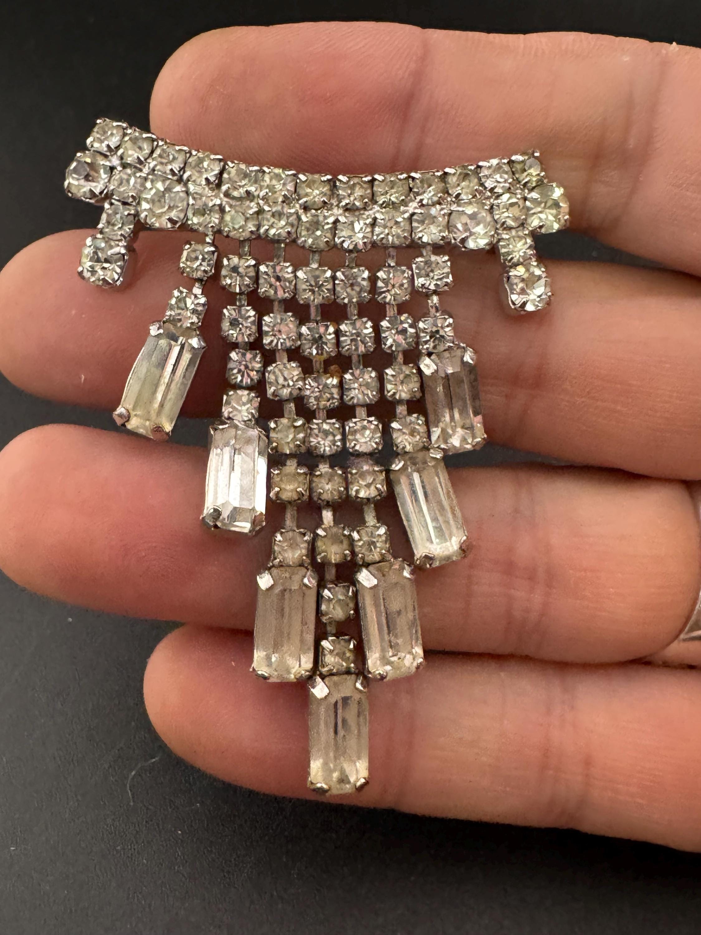 1980s clear Diamanté Tassel Brooch: Art Deco style Silver Tone