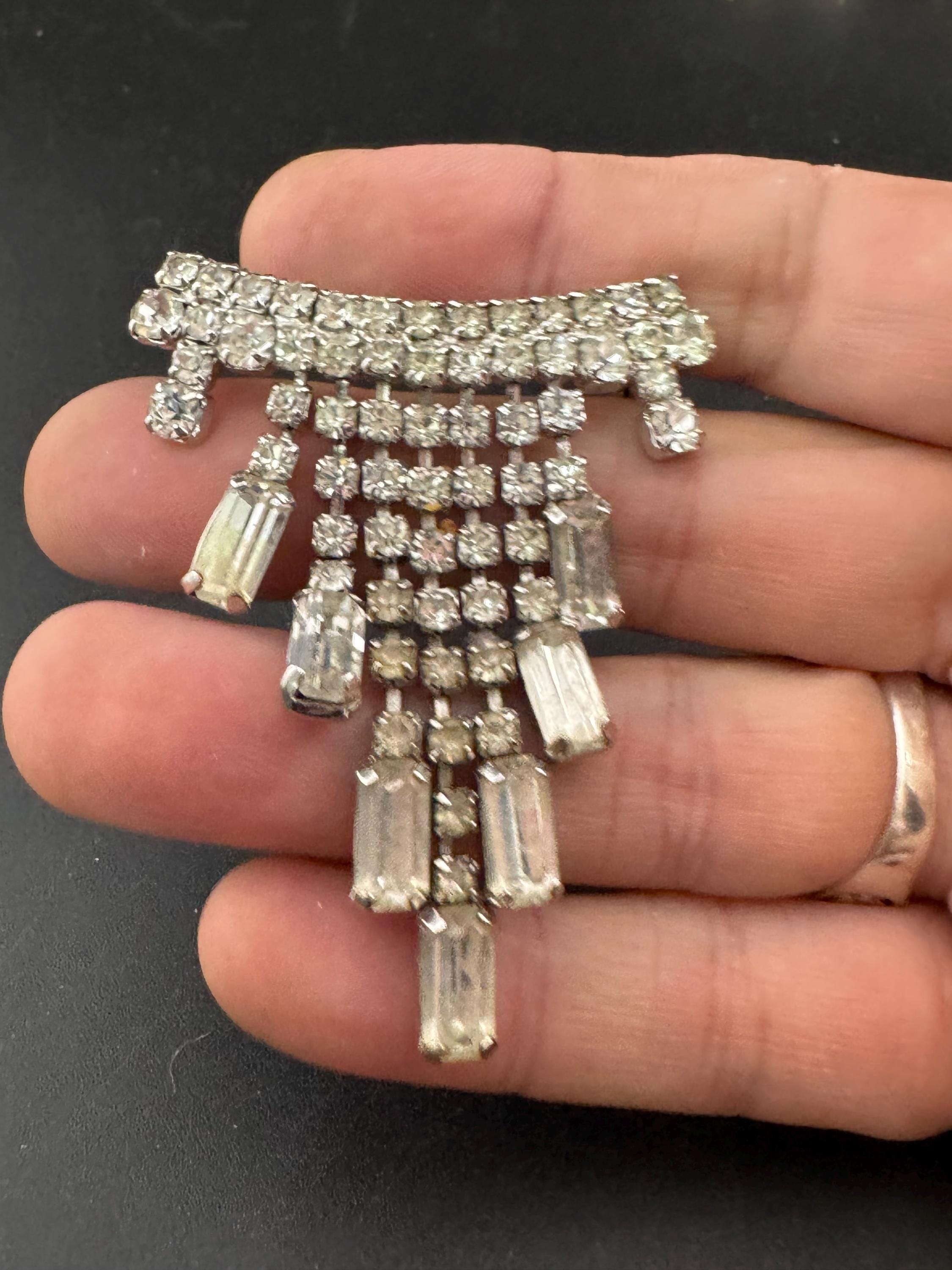1980s clear Diamanté Tassel Brooch: Art Deco style Silver Tone