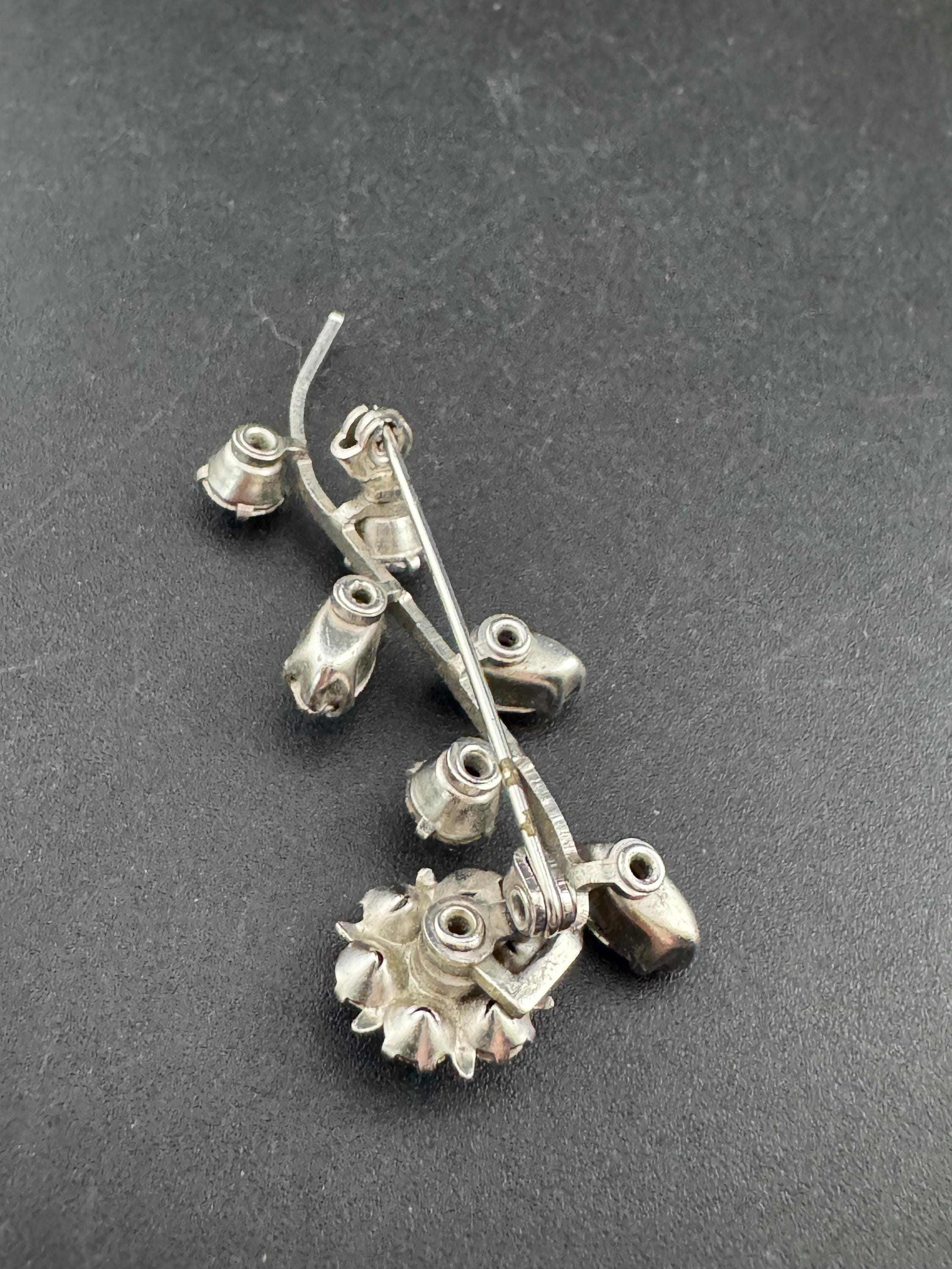 Vintage dainty rainbow crystal iris glass Diamanté silver tone floral Brooch