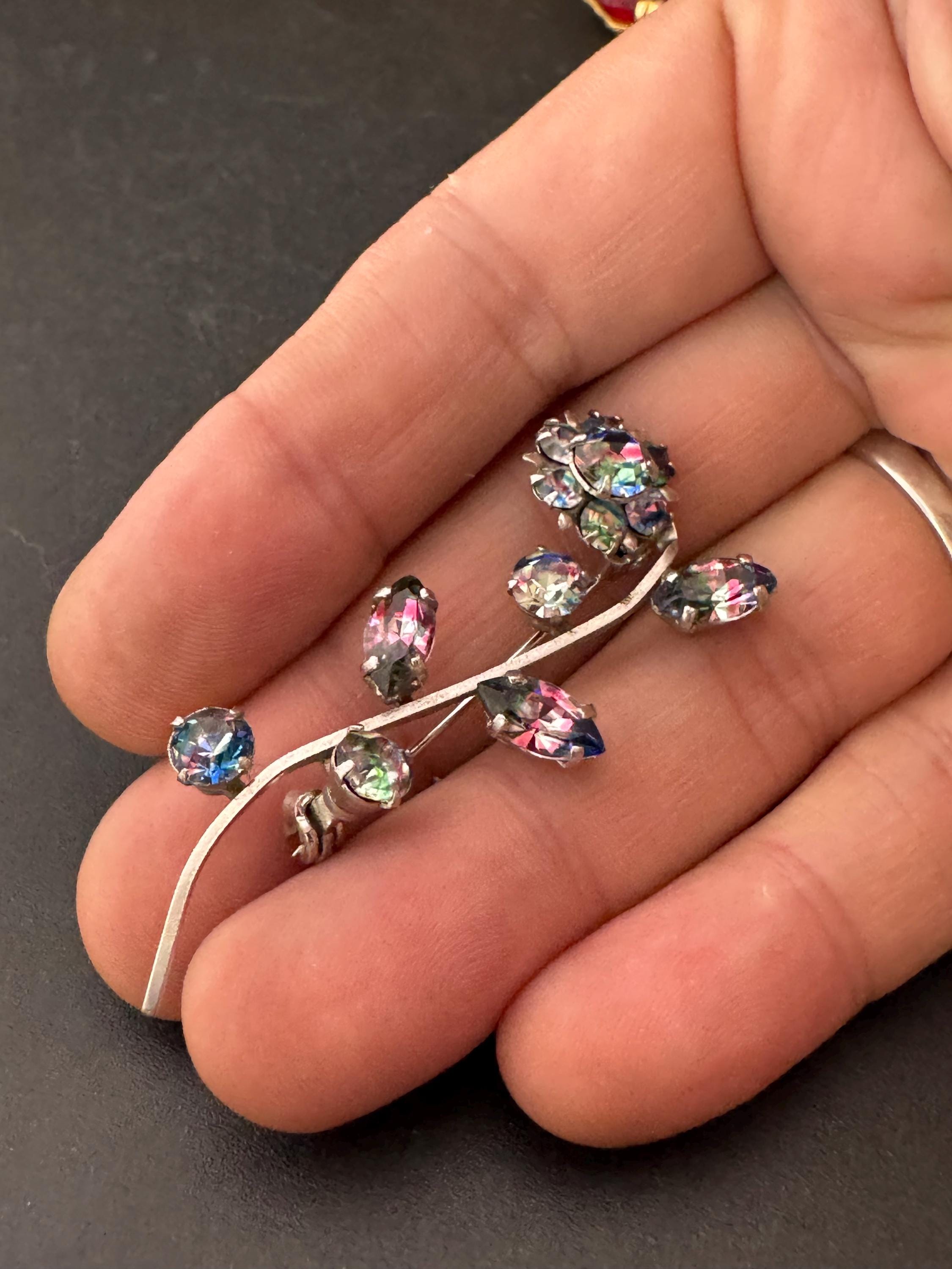 Vintage dainty rainbow crystal iris glass Diamanté silver tone floral Brooch