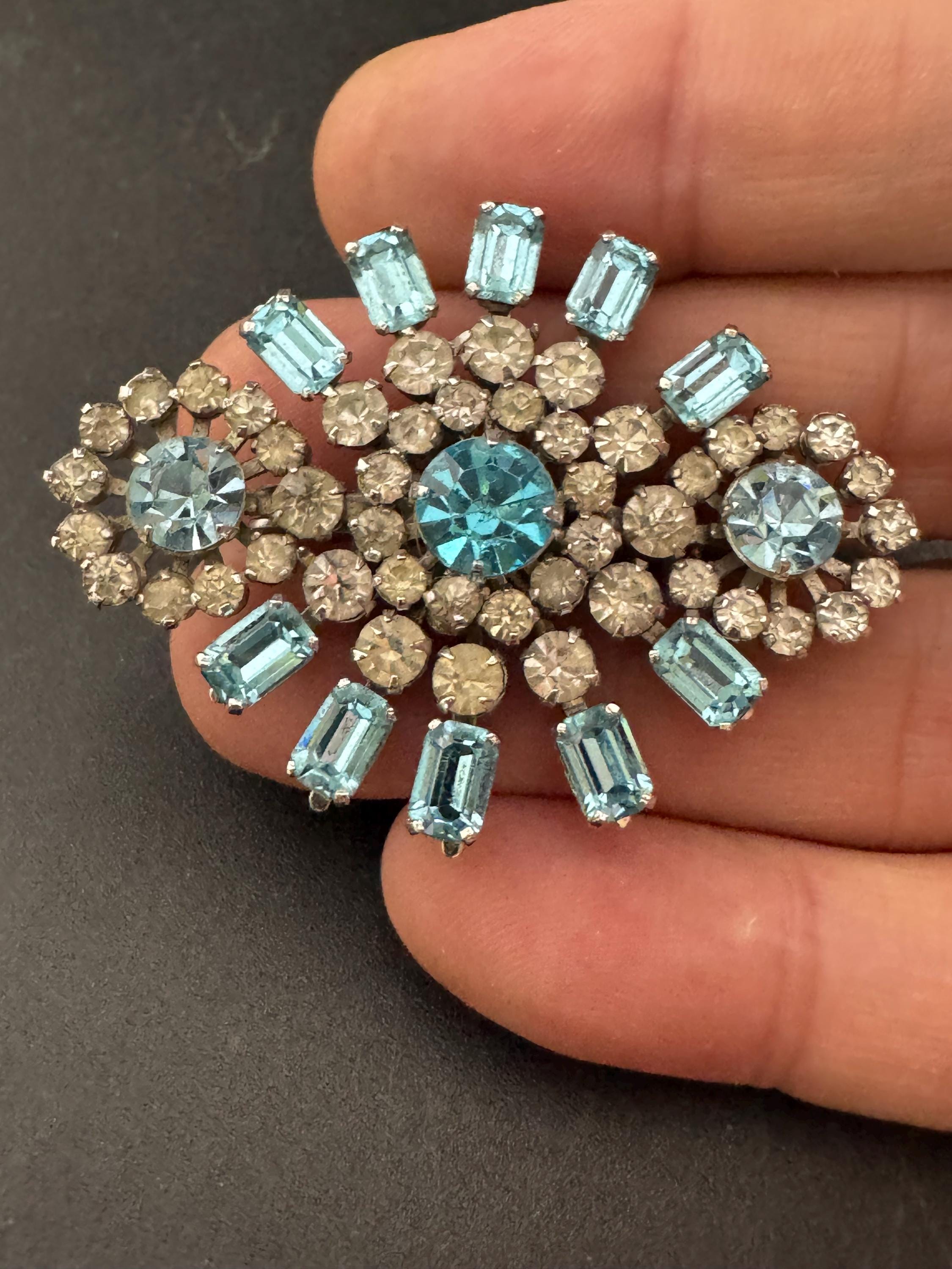 Vintage turquoise blue and clear rhinestone glass Diamanté geometric Brooch