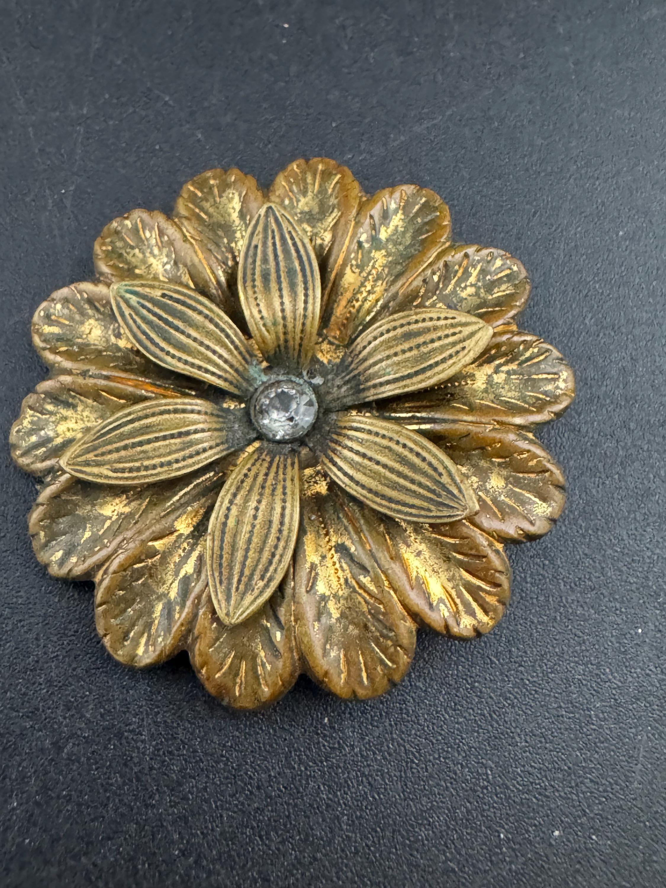 Vintage Czech brass filigree floral clear Rhinestone diamanté Brooch