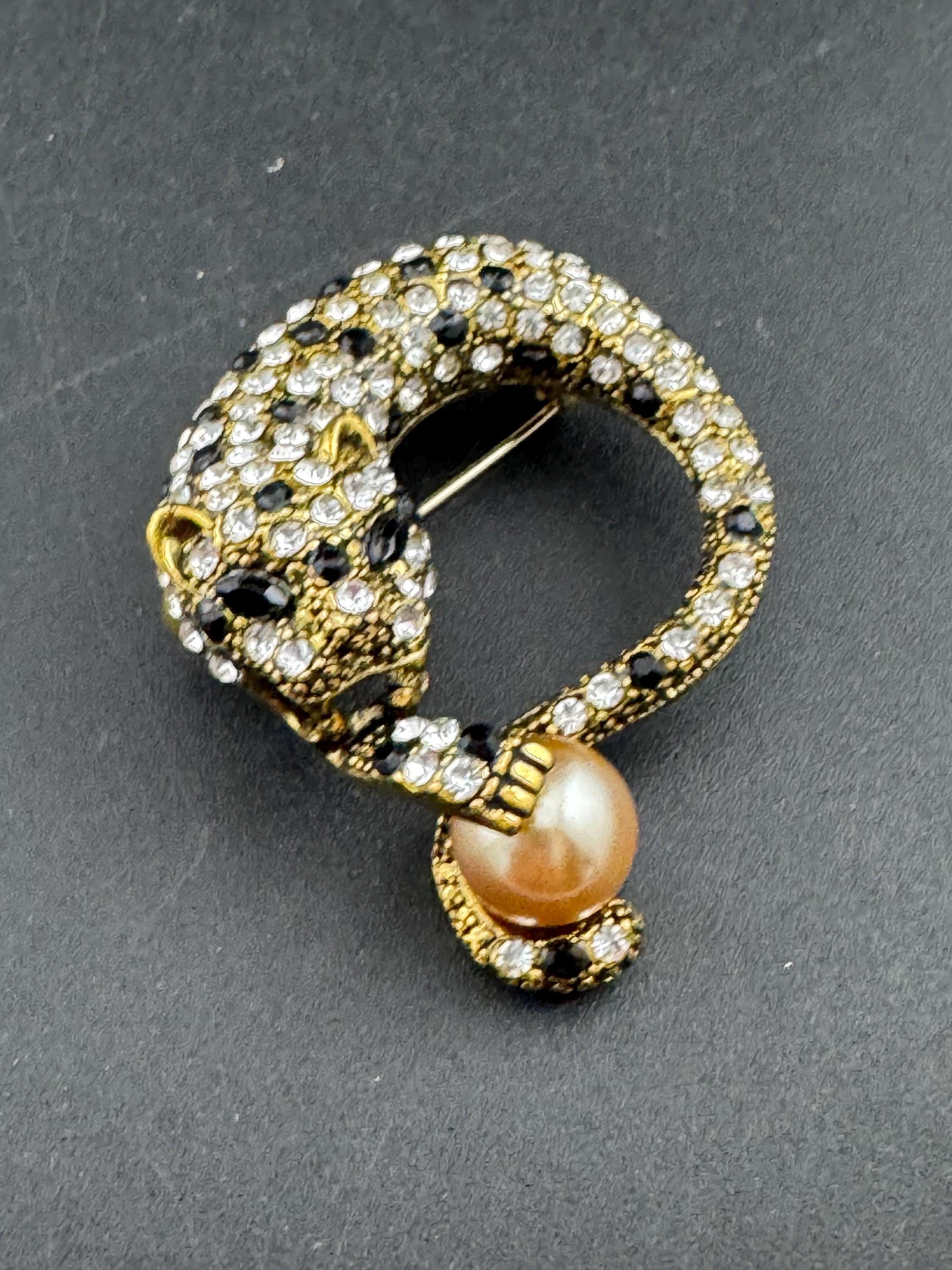 Retro black and White rhinestone pearl and Diamanté Big Cat leopard brooch, gold tone