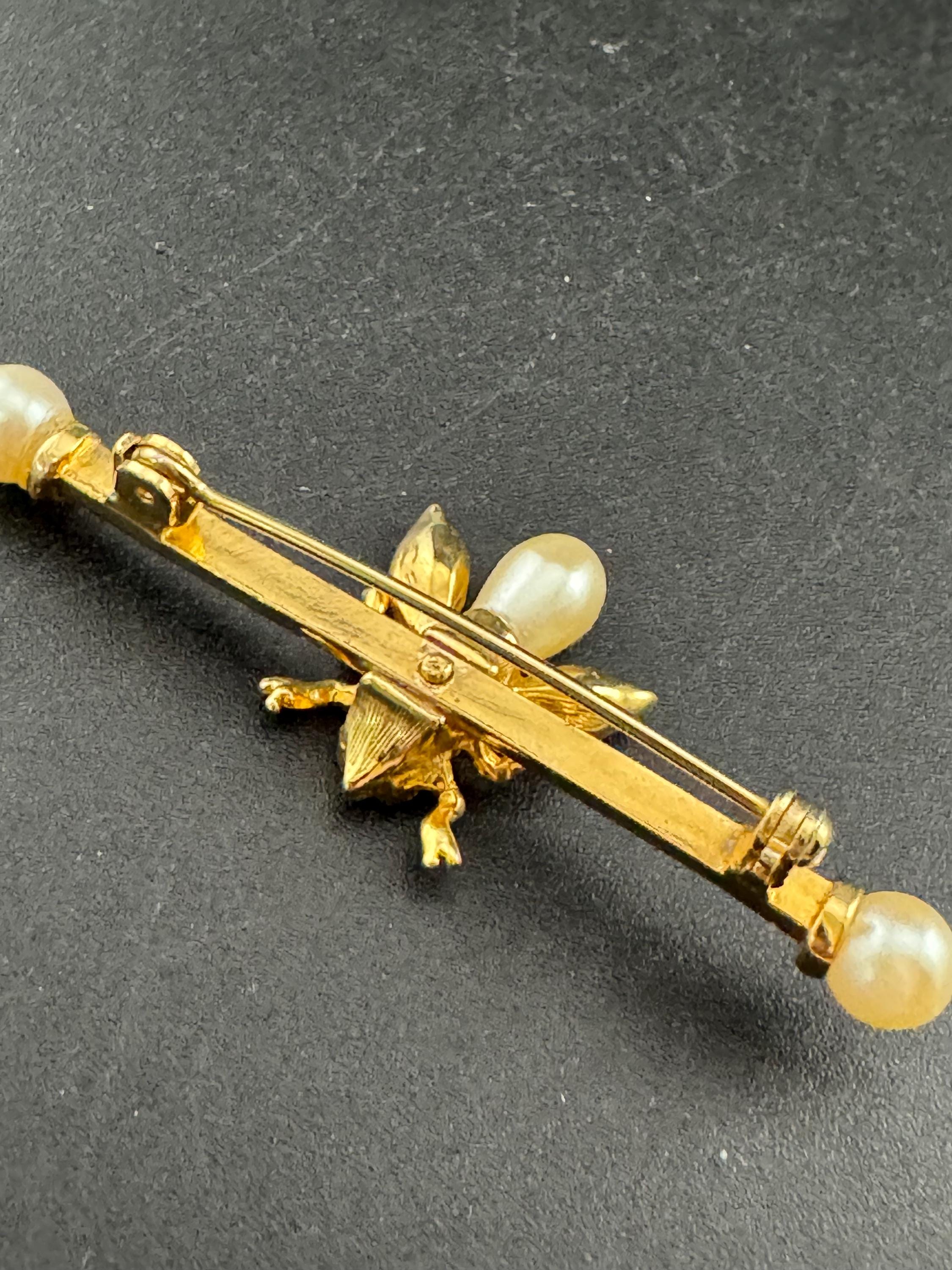 Vintage pearl, rhinestone novelty bee insect bar brooch