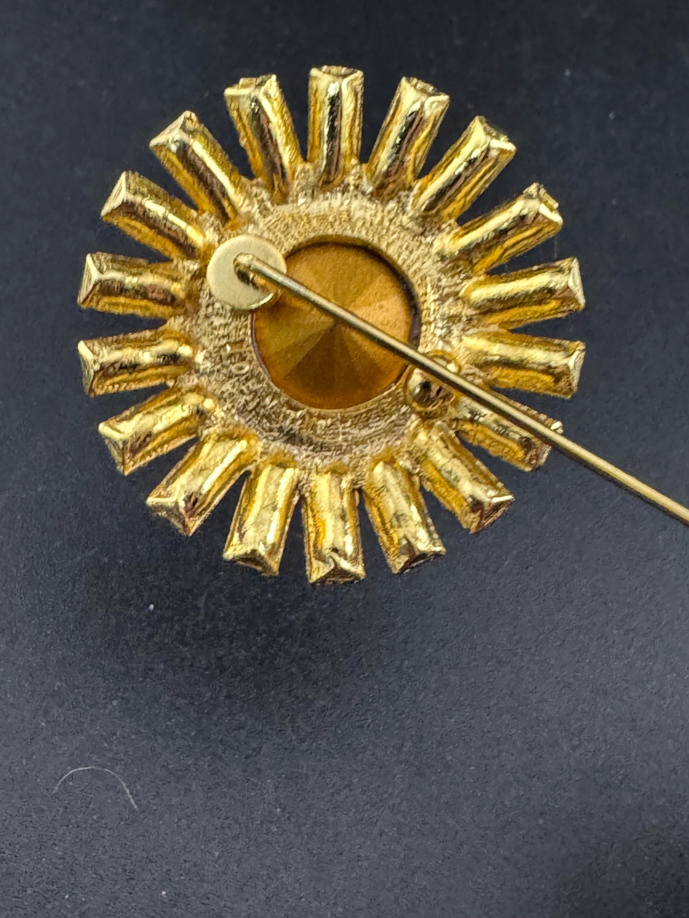Ladies emerald green Rivoli Swarovski crystal stick pin , gold tone