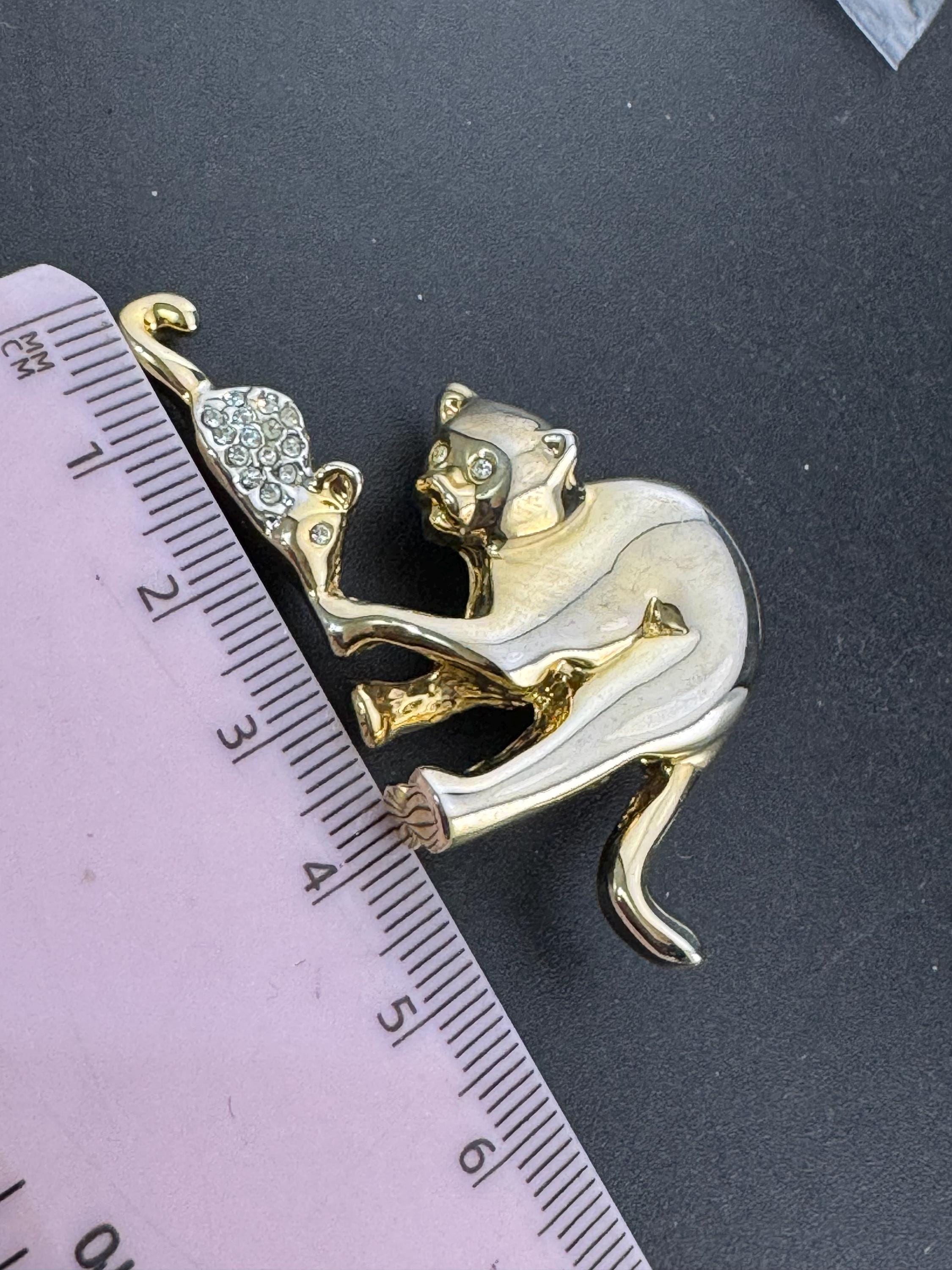 Vintage Crystal cat and mouse brooch, gold tone