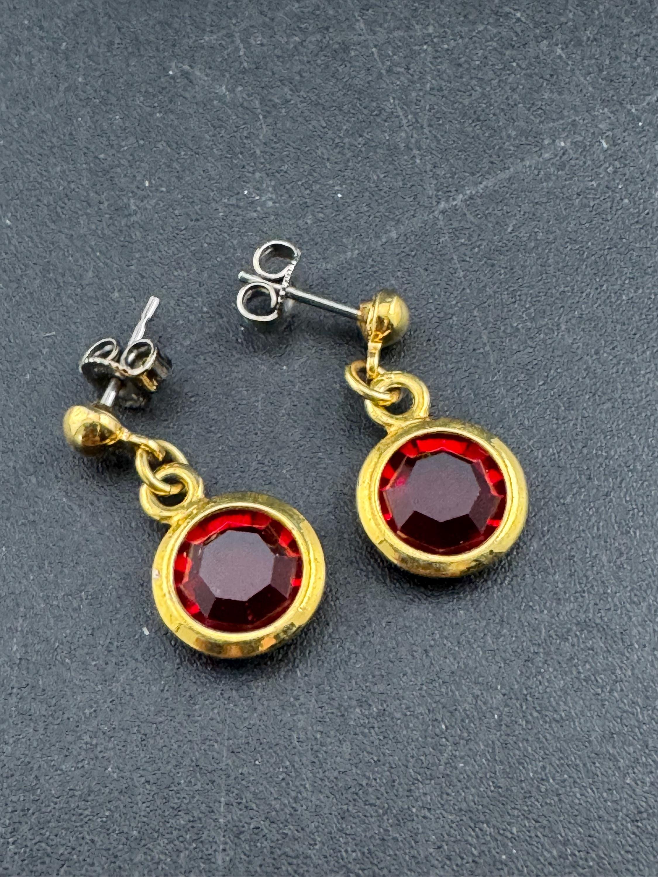 Vintage Ruby Red Glass Diamanté bezel rivière Earrings