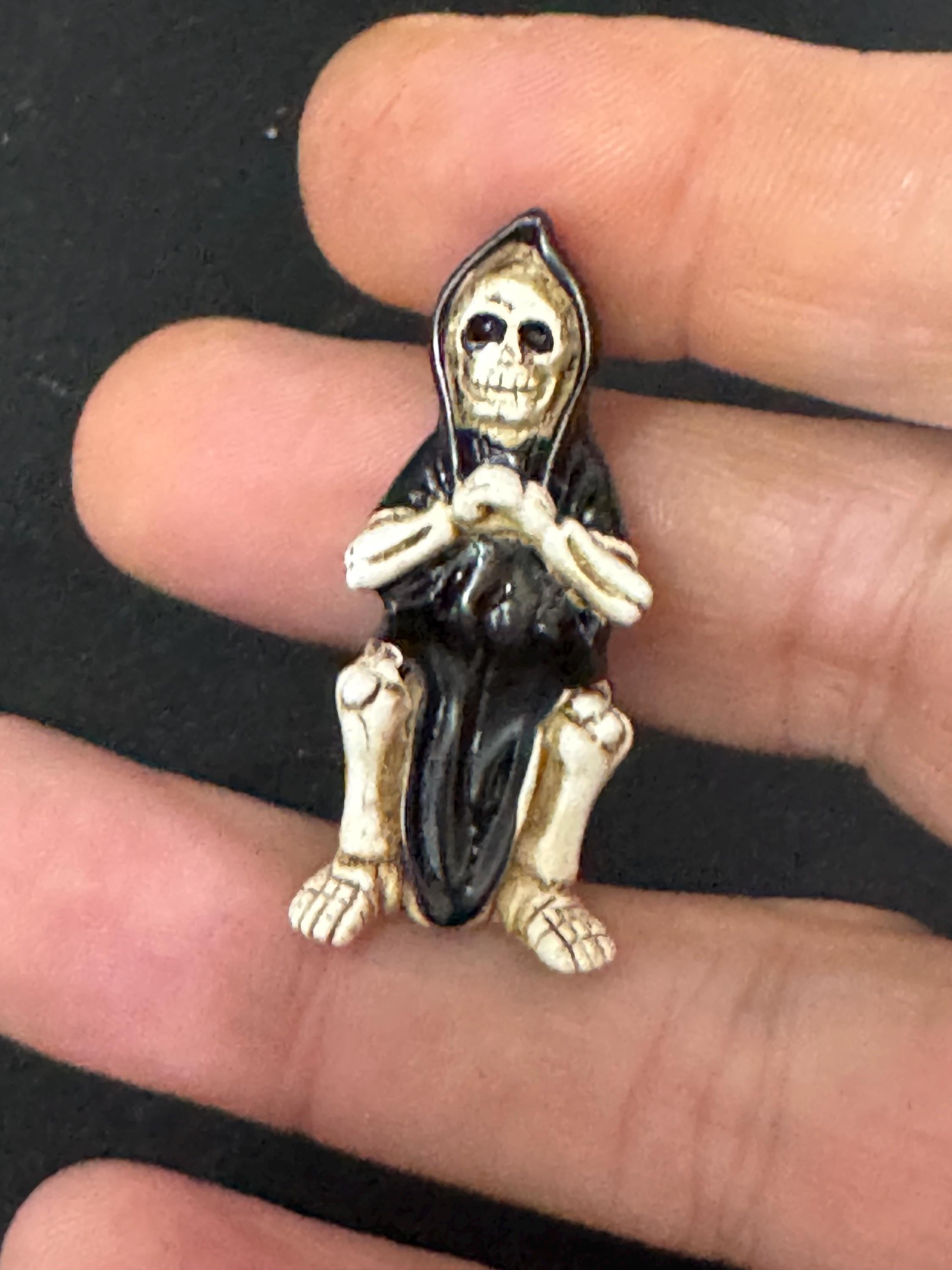 Miniature spooky Halloween skeleton grim reaper cake topper decorations, craft scenery, reusable plastic