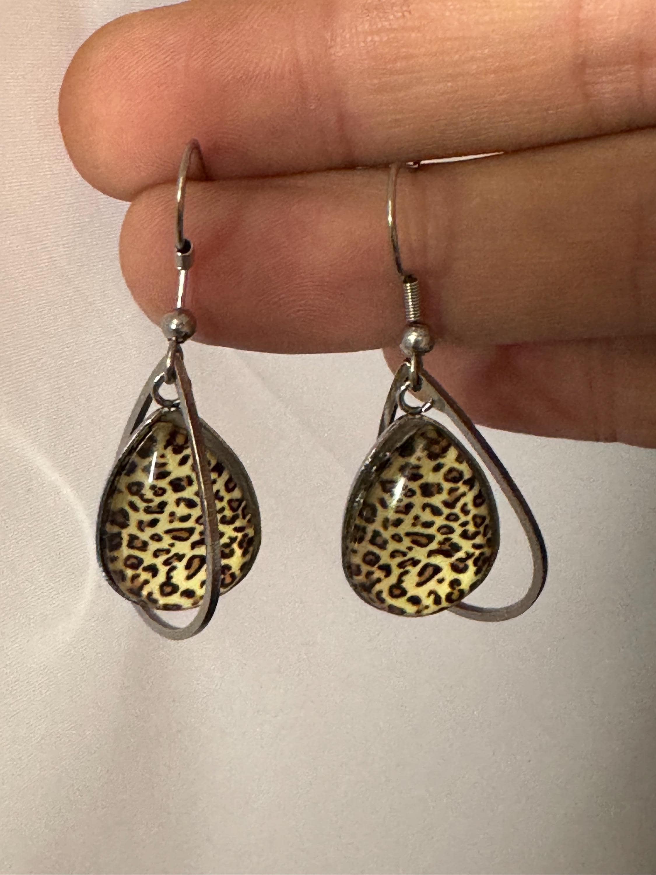 Handmade 4cm leopard print pierced teardrop earrings, stainless steel with glass cabochons
