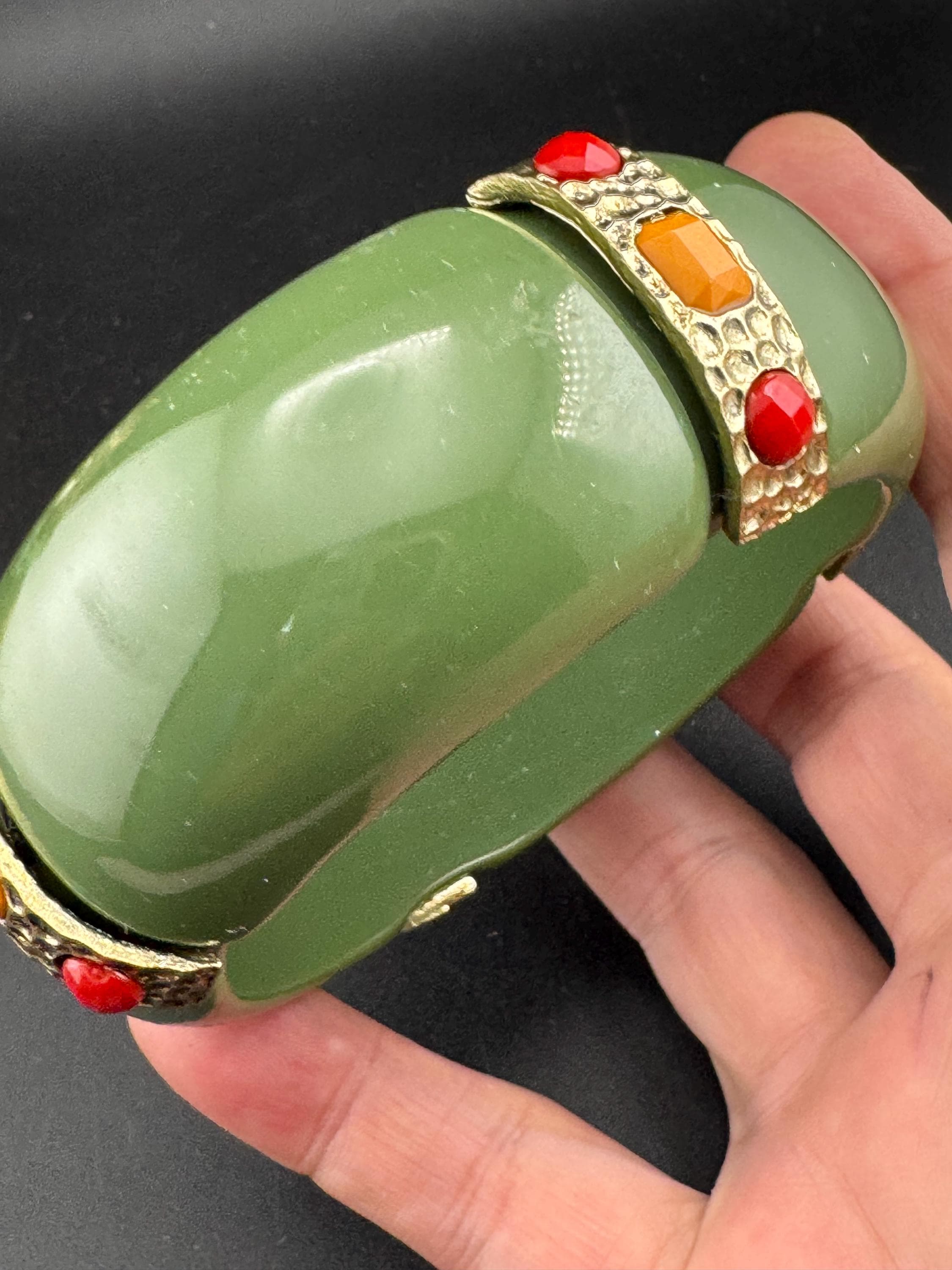 Vintage olive green wide marbled acrylic plastic bangle bracelet set with red orange cabochons