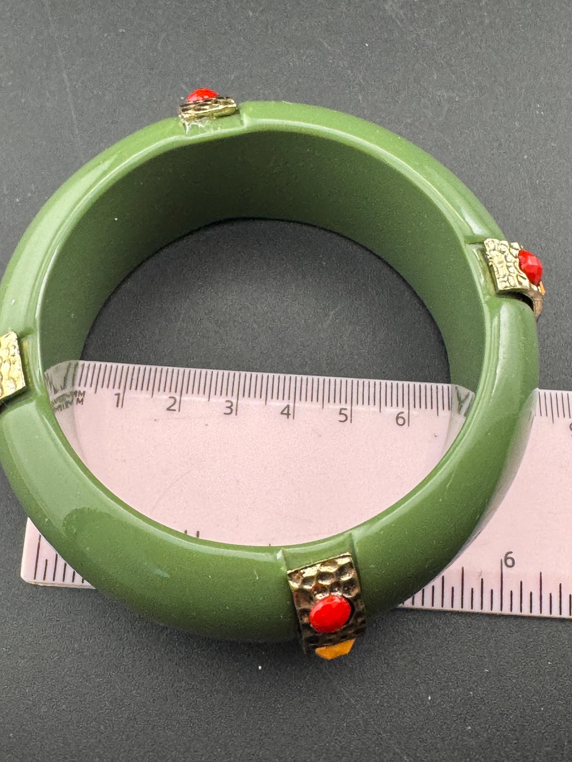 Vintage olive green wide marbled acrylic plastic bangle bracelet set with red orange cabochons