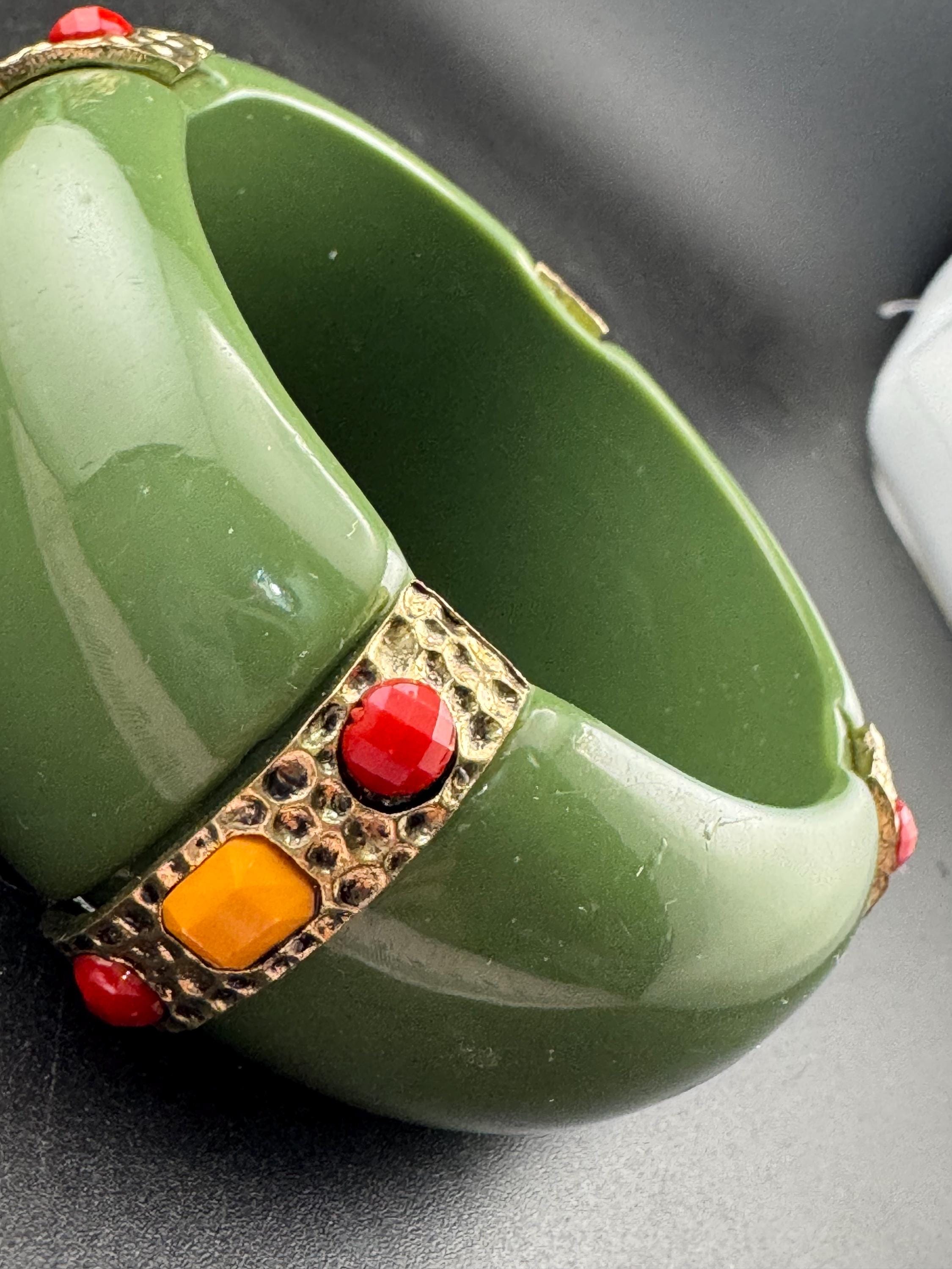 Vintage olive green wide marbled acrylic plastic bangle bracelet set with red orange cabochons