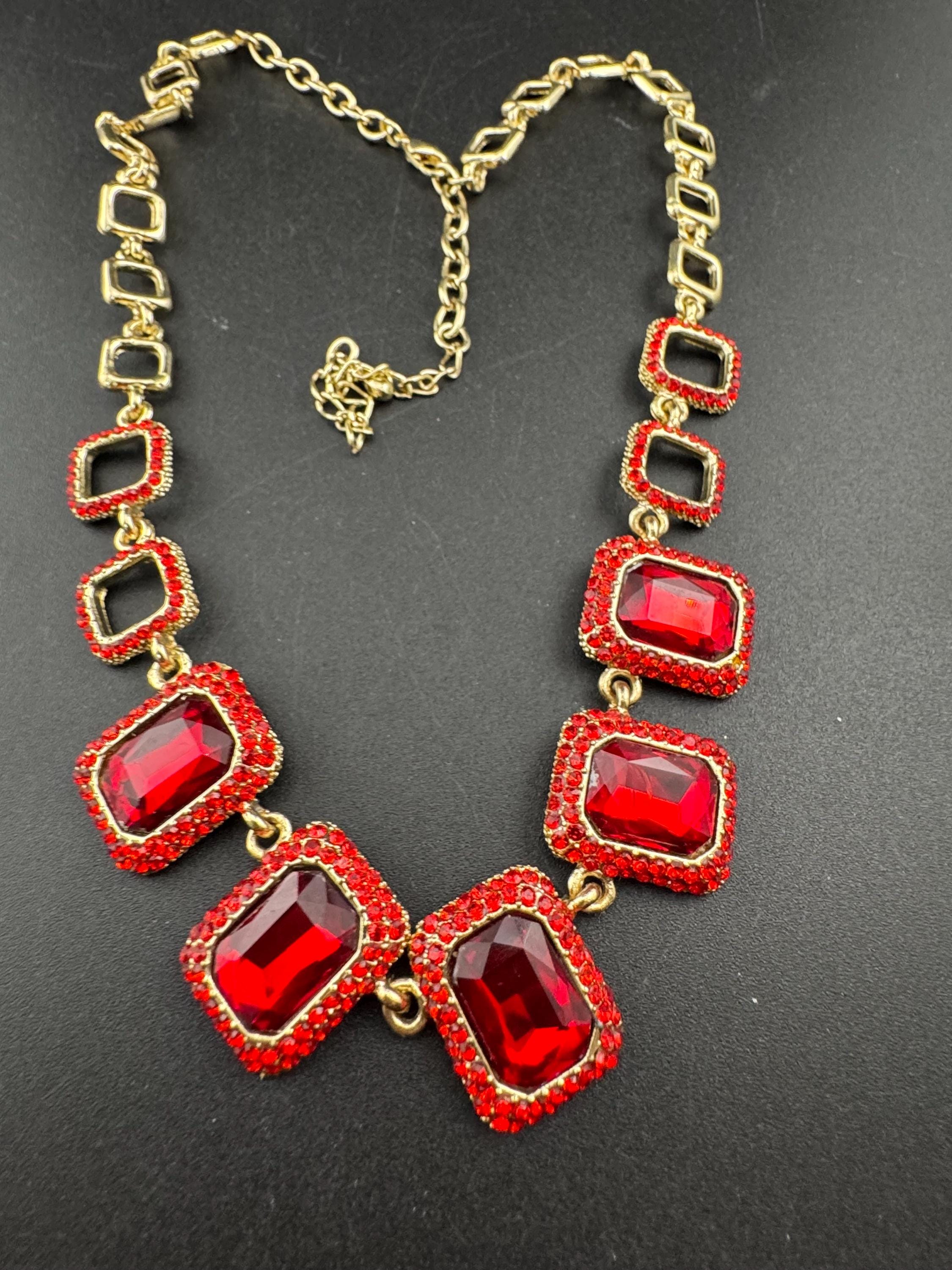 Retro gold tone Ruby red diamanté rhinestone choker necklace