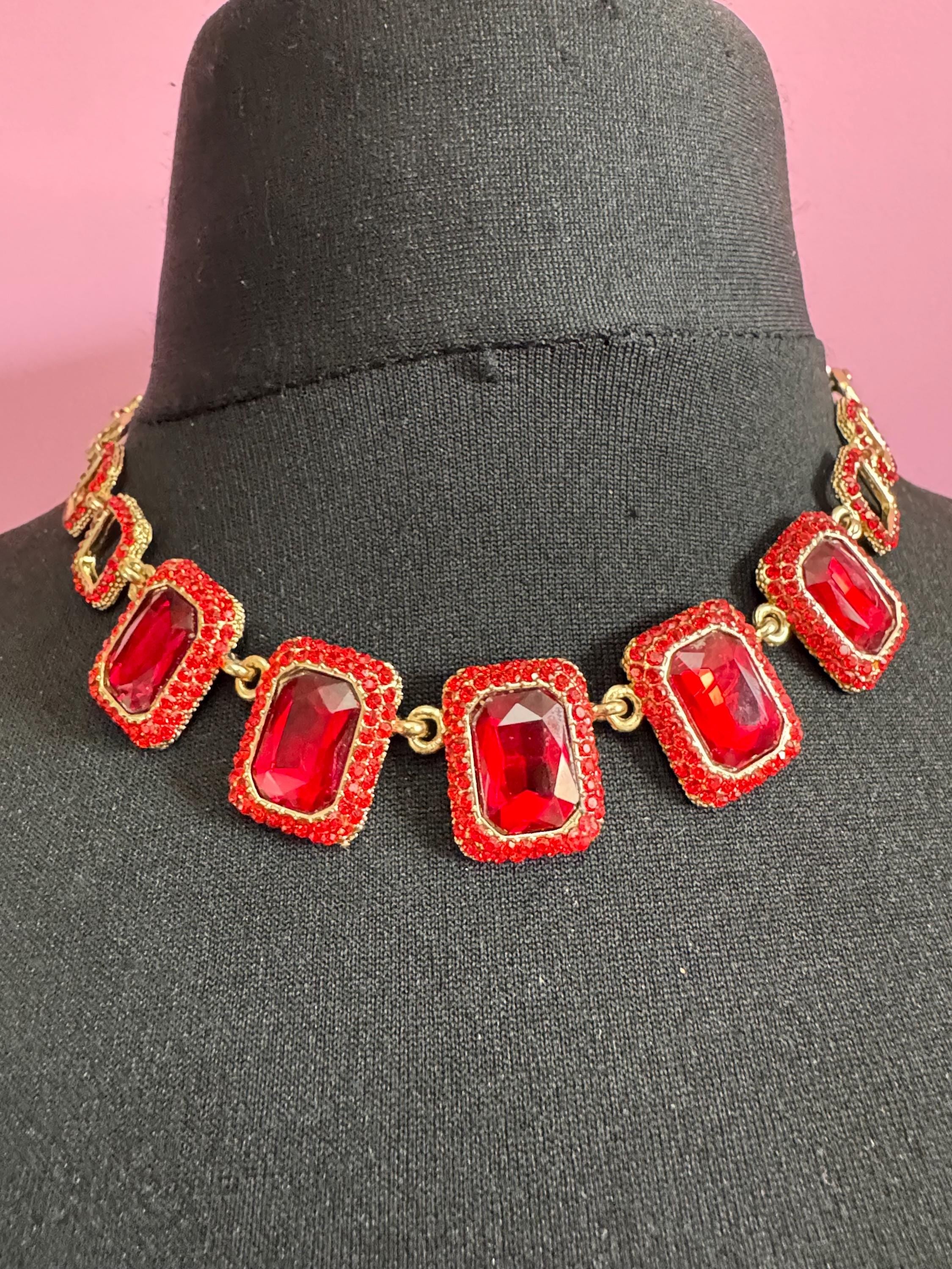Retro gold tone Ruby red diamanté rhinestone choker necklace