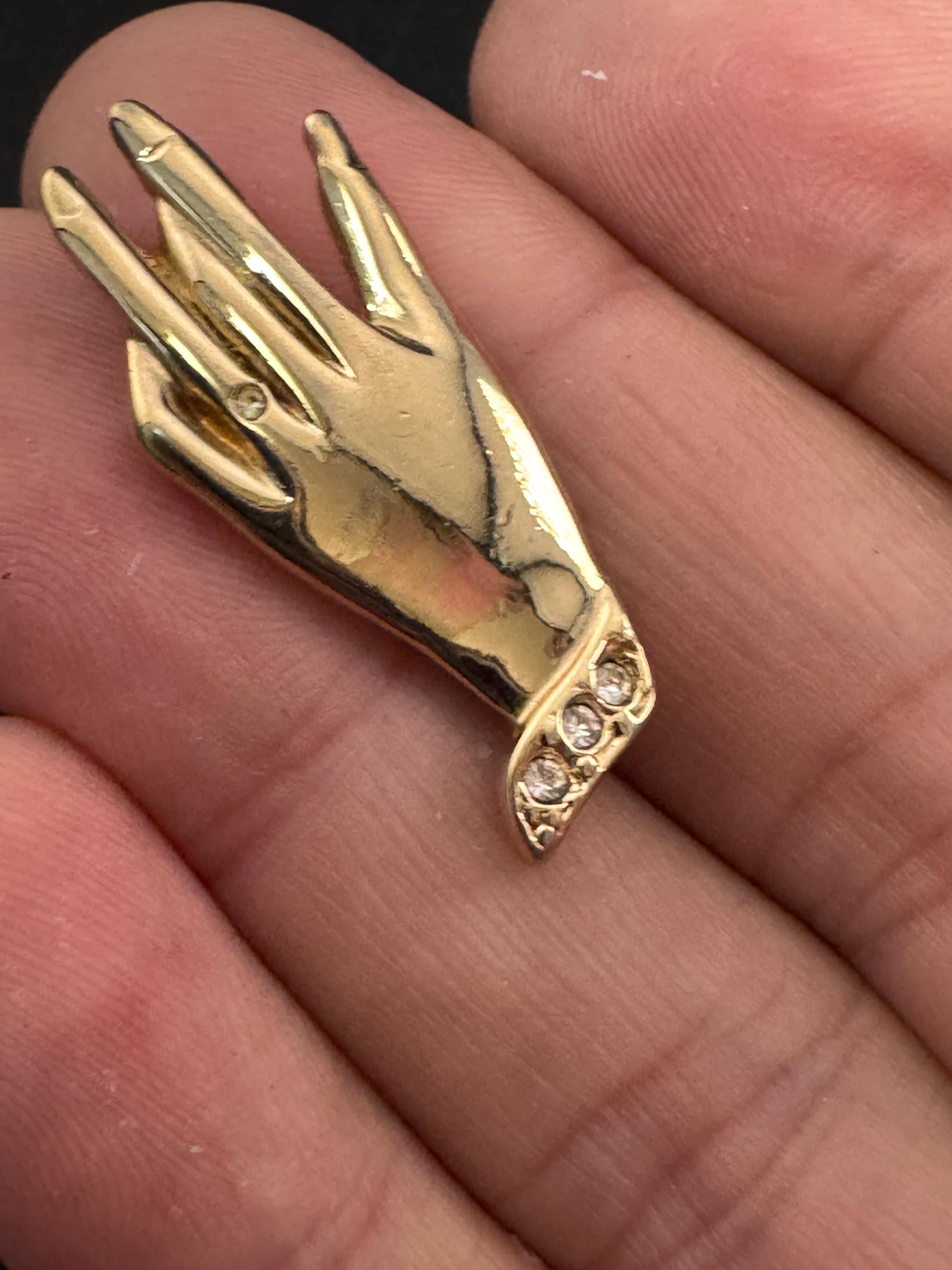 Signed Michelle Lynn ladies hand rhinestone brooch, designer