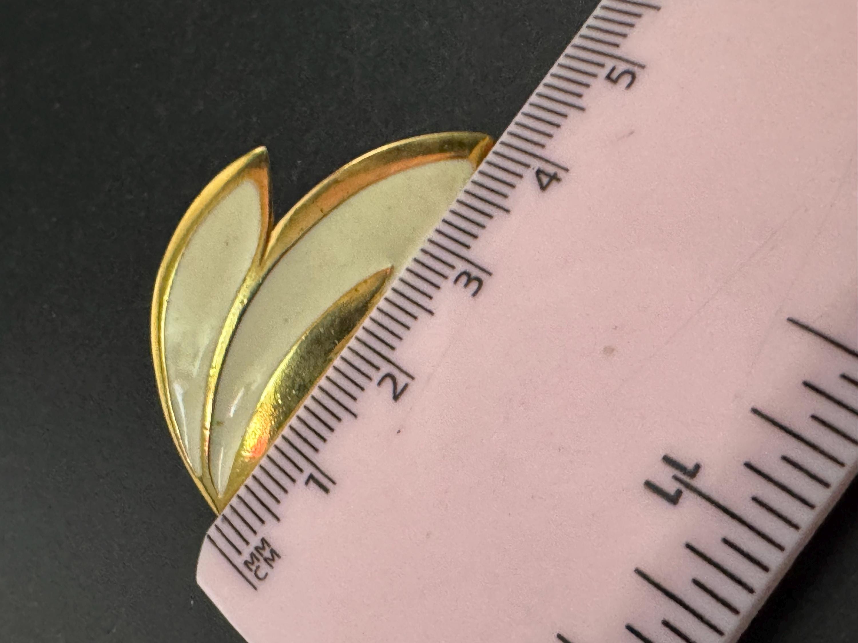 Signed BG Bergdorf Goodman cream enamel 4cm stud earrings, gold pierced