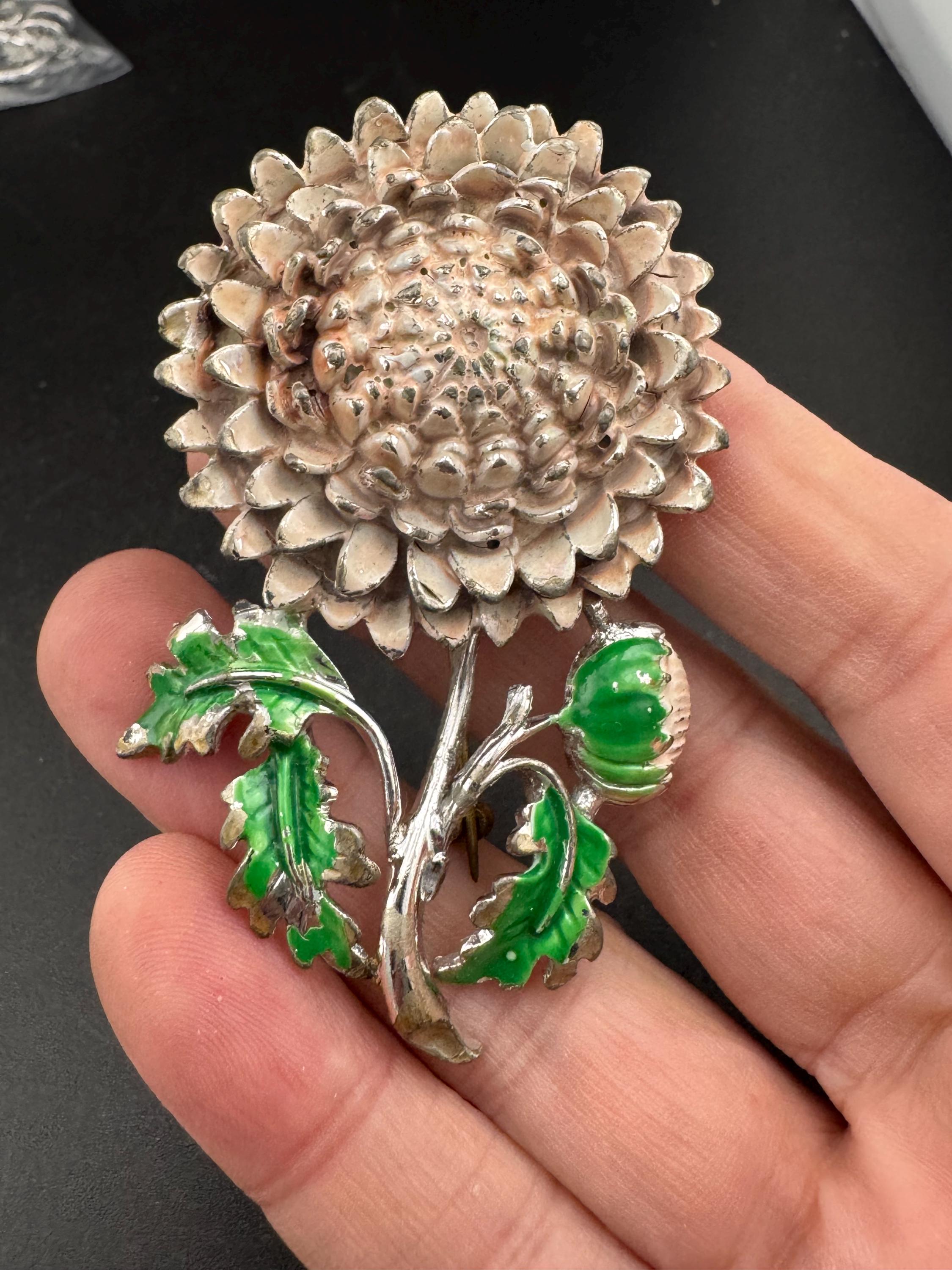 Vintage Enamel Exquisite floral birthday series brooch, chrysanthemum