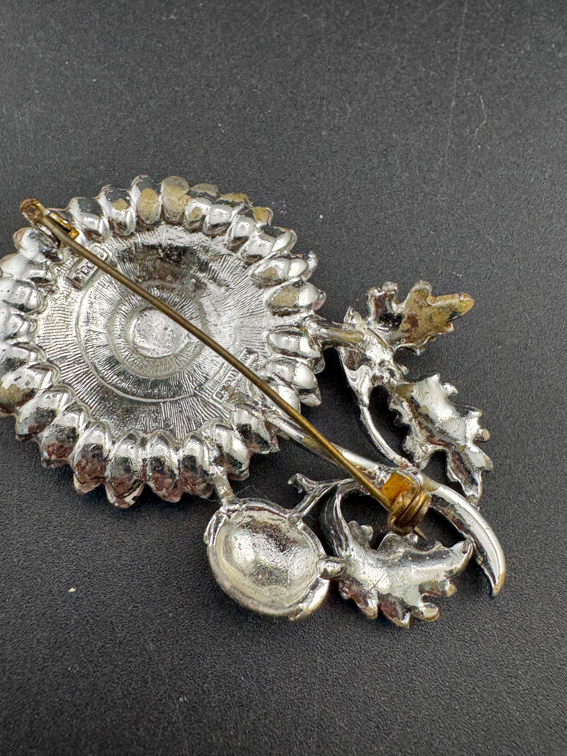 Vintage Enamel Exquisite floral birthday series brooch, chrysanthemum