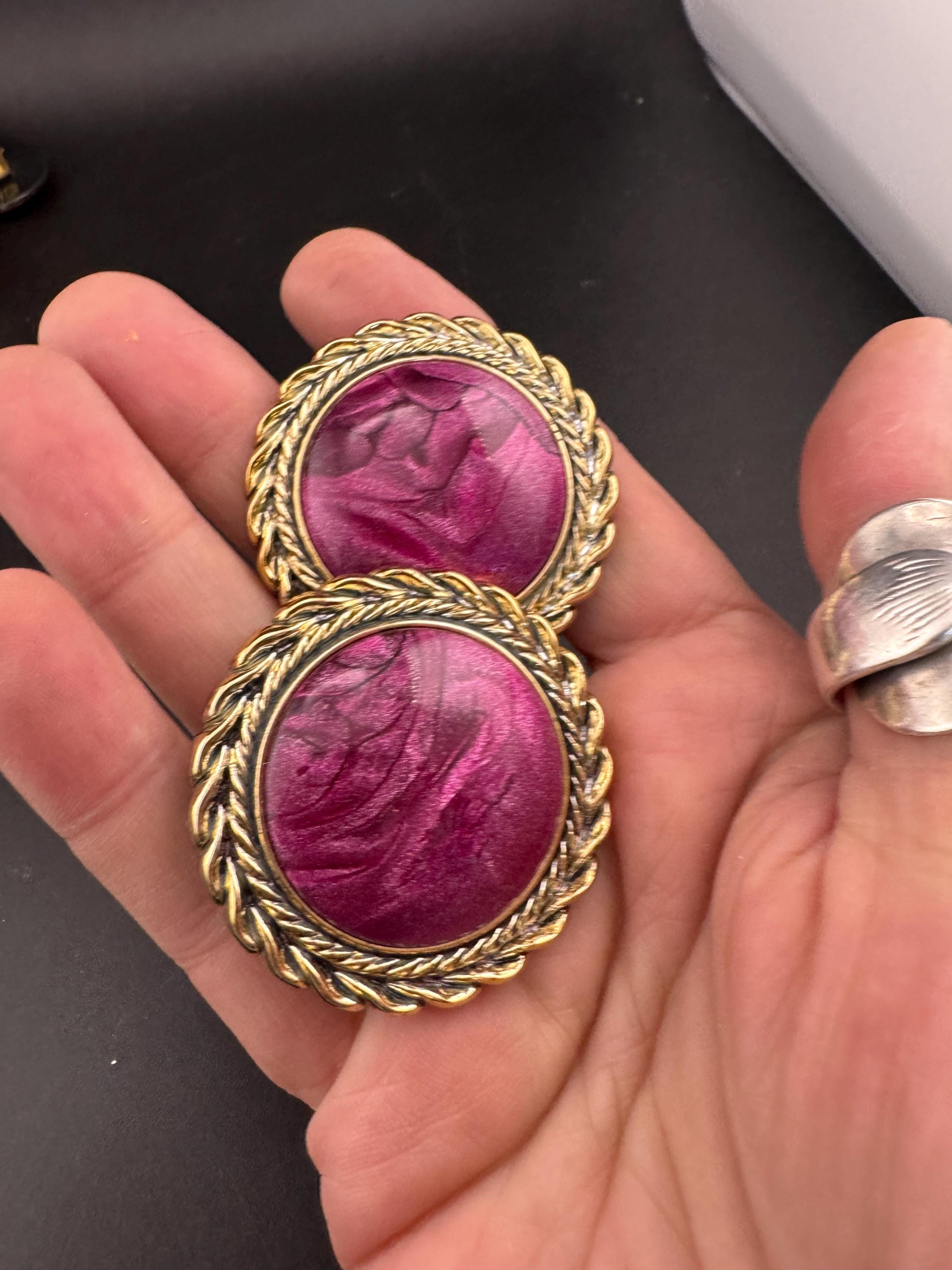 Vintage plastic oversized gold tone ink pink purple clip on earrings 4cm