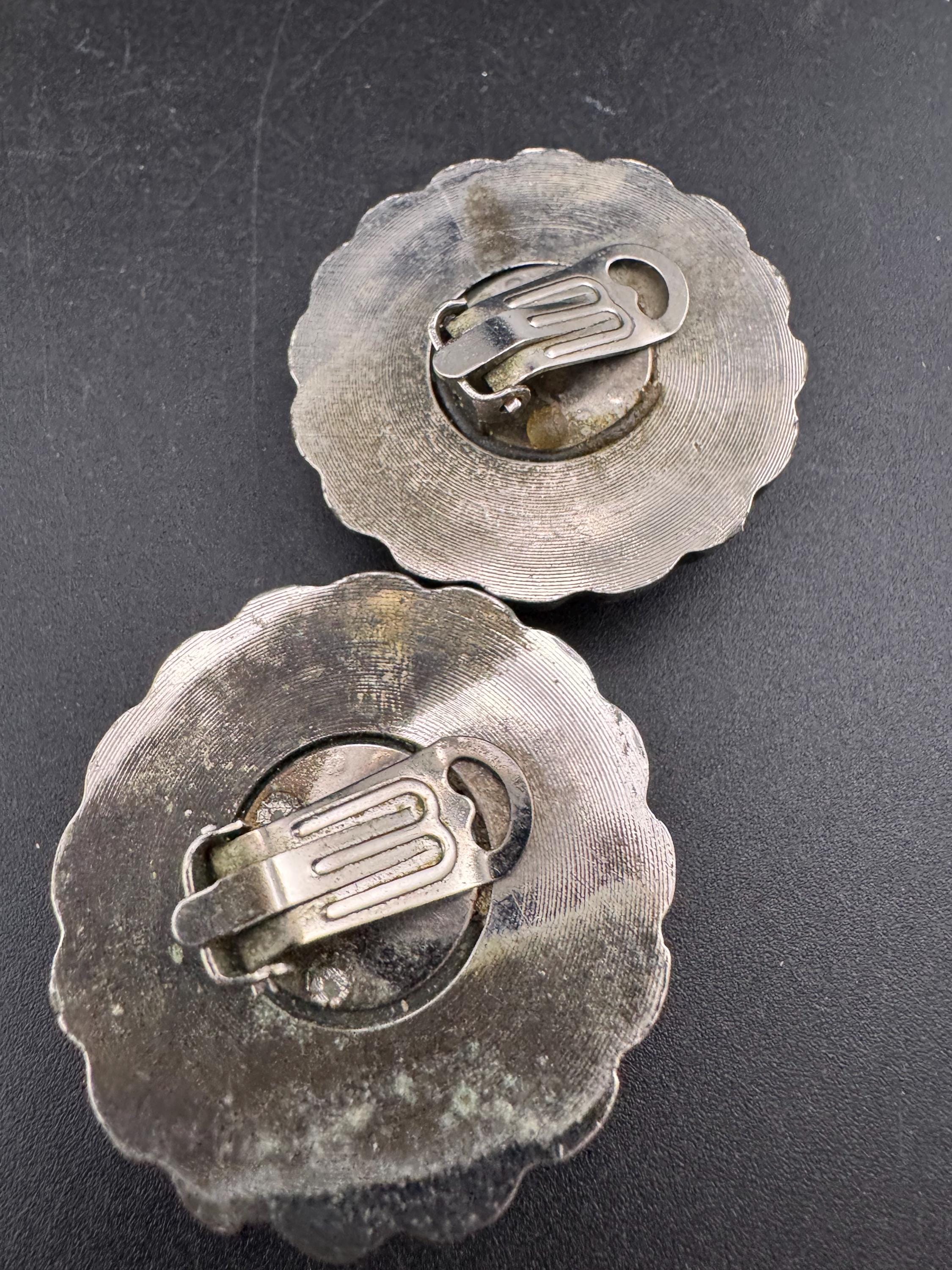 purple plastic pair large disc button stud earrings oversized 1980s antique silver tone