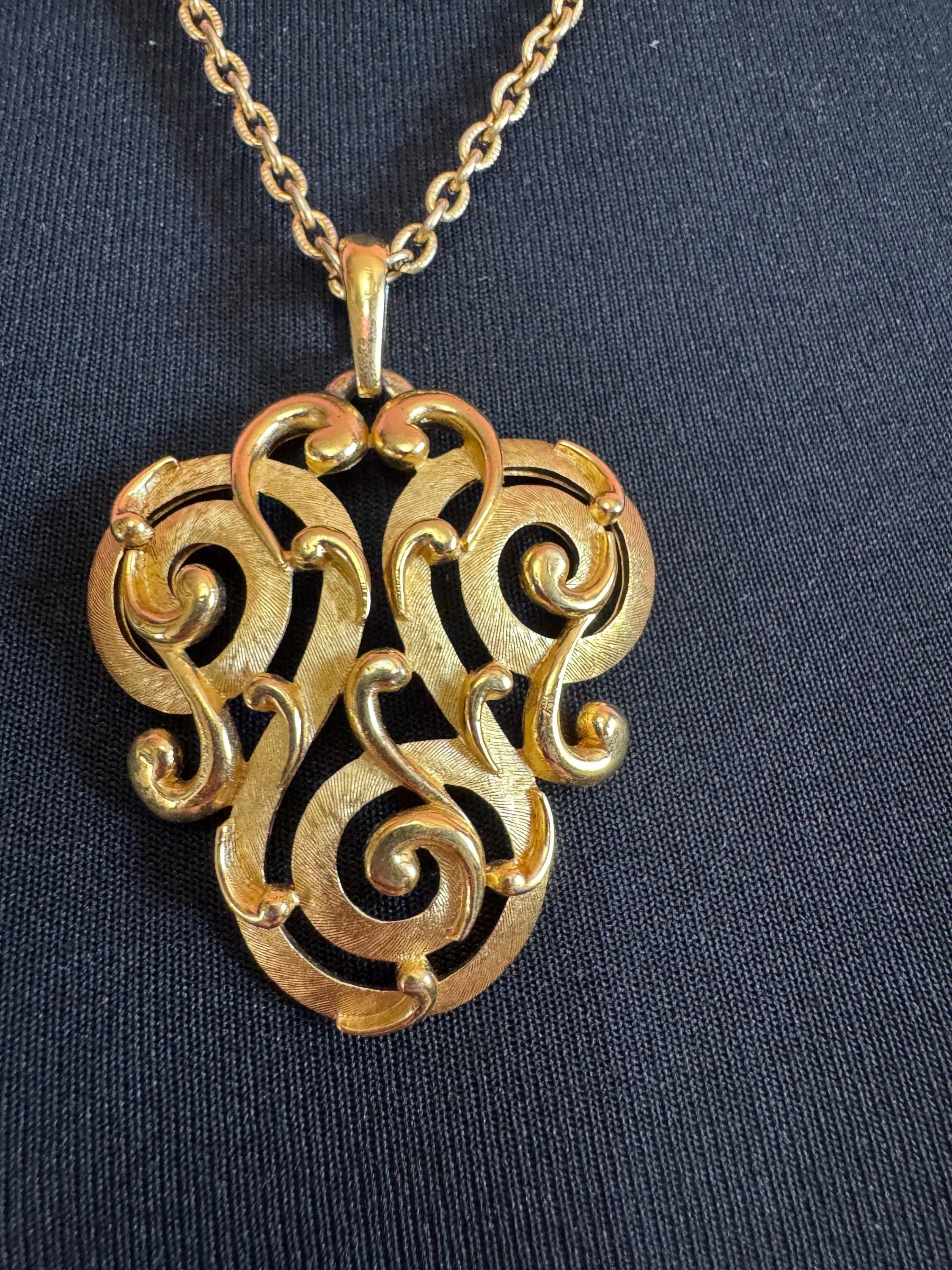 Vintage abstract brushed gold tone drop pendant Necklace 1970s modernist