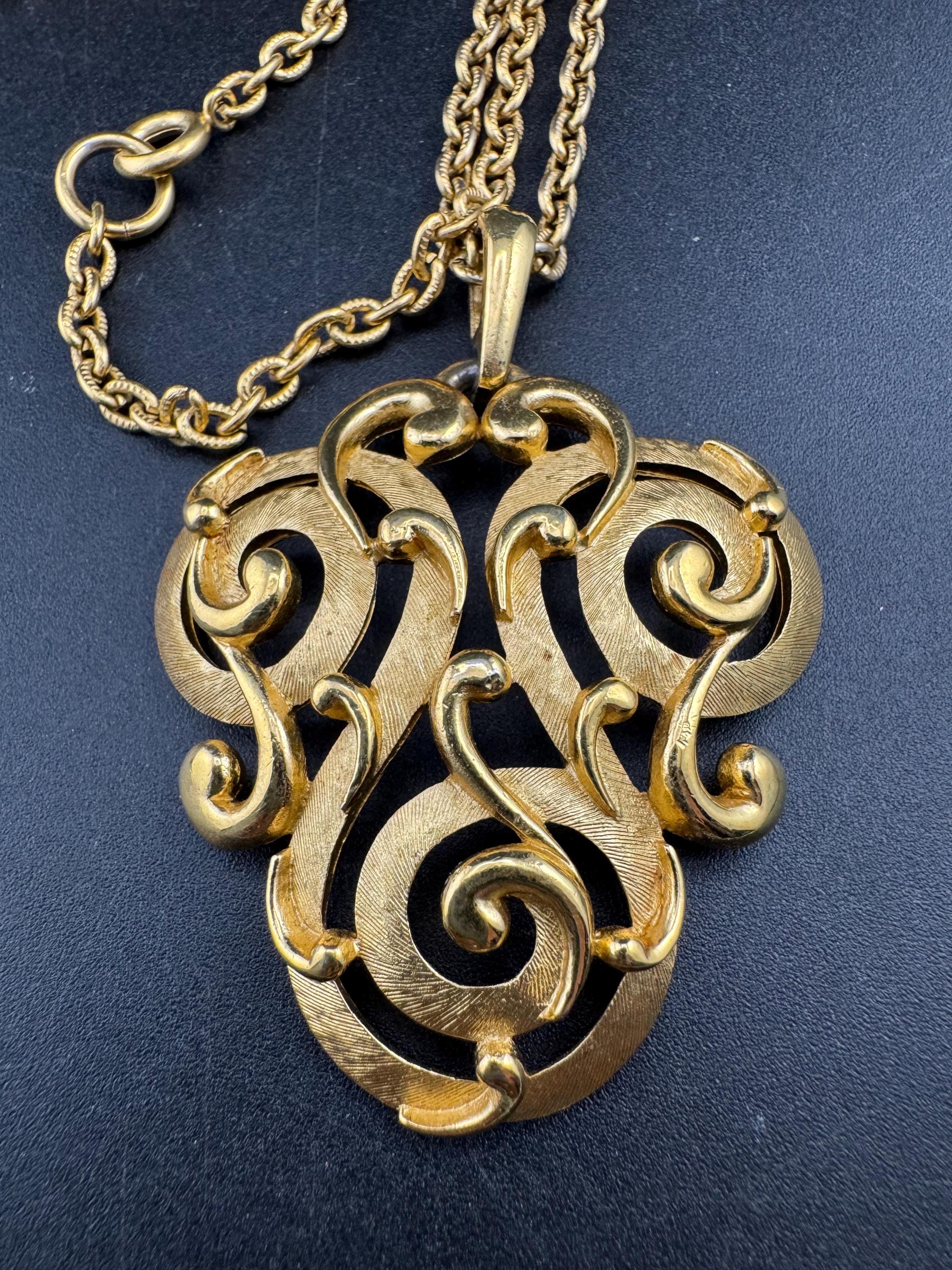 Vintage abstract brushed gold tone drop pendant Necklace 1970s modernist