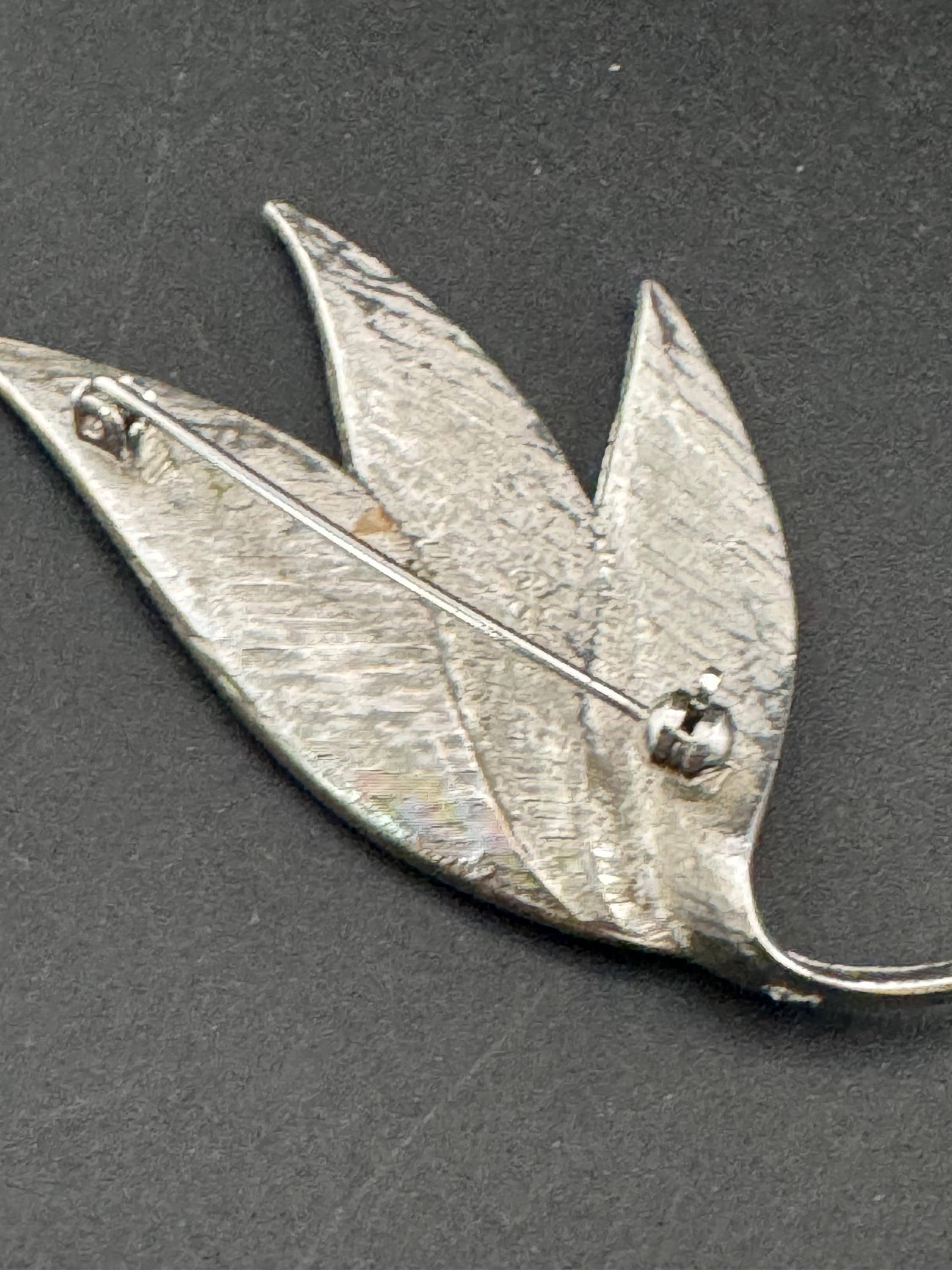 vintage modernist abstract leaf brooch, 6cm silver tone