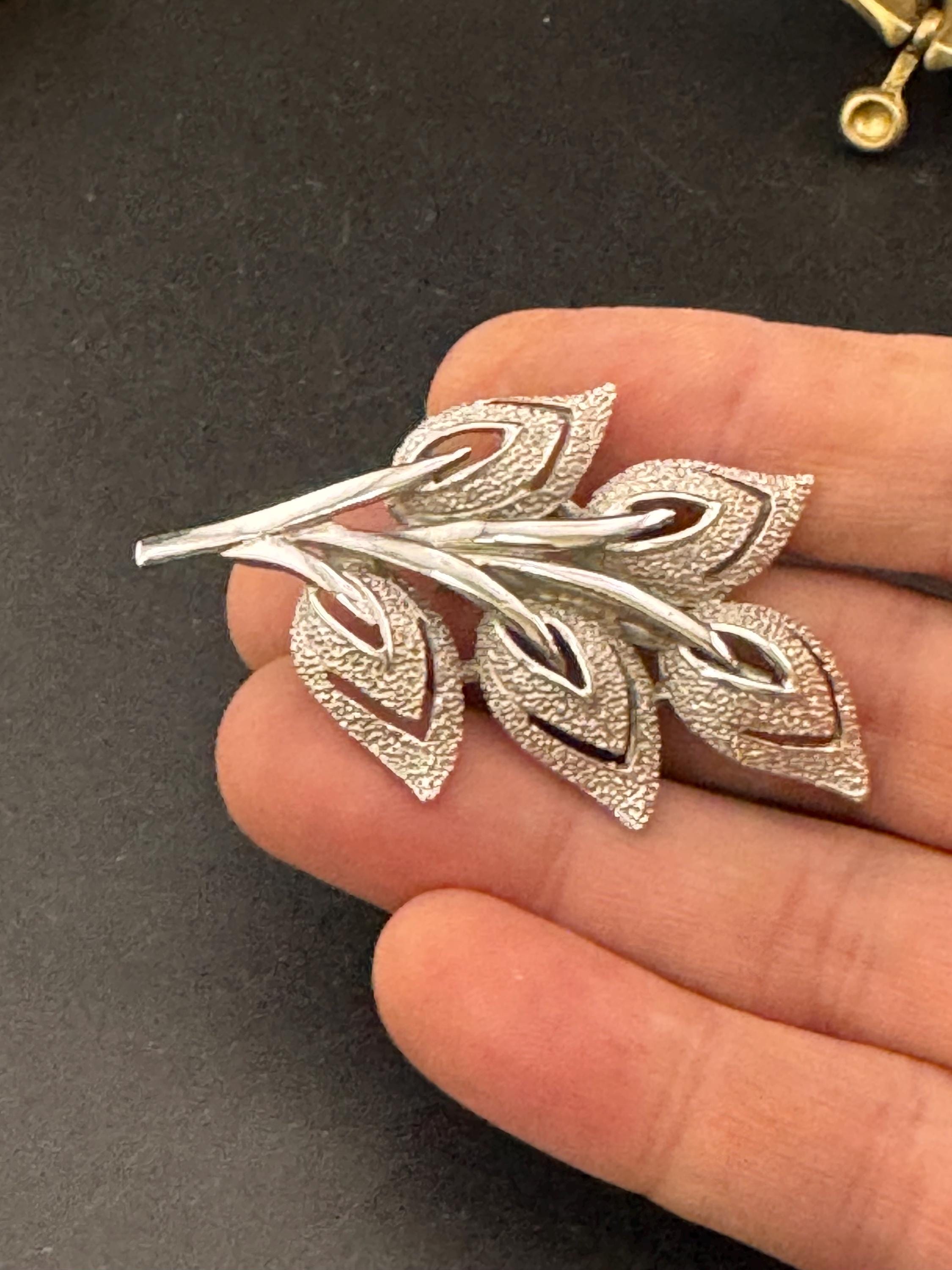 vintage modernist abstract leaf brooch, 5cm silver tone