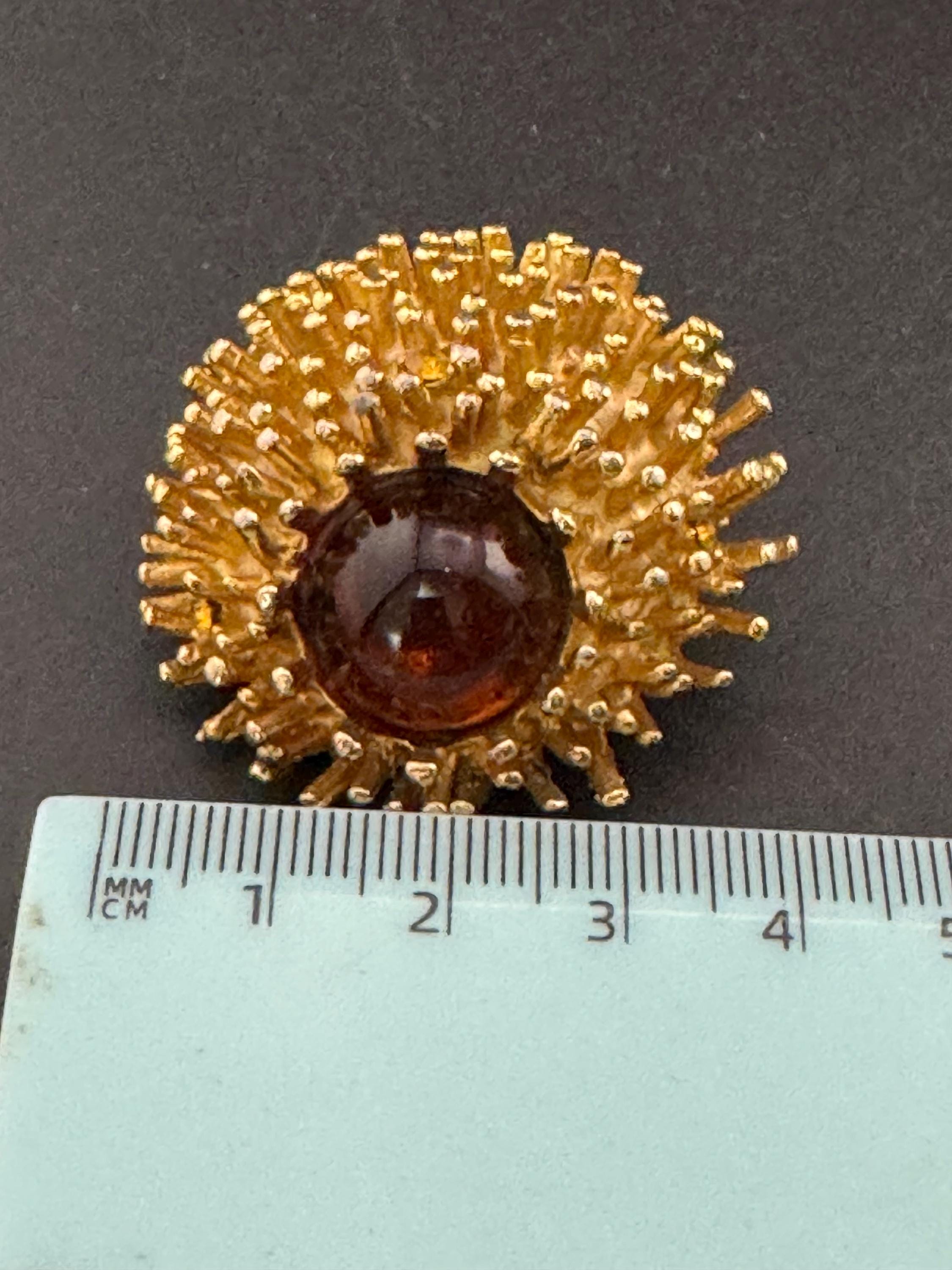 vintage brutalist anemone brooch brown glass cabochon gold