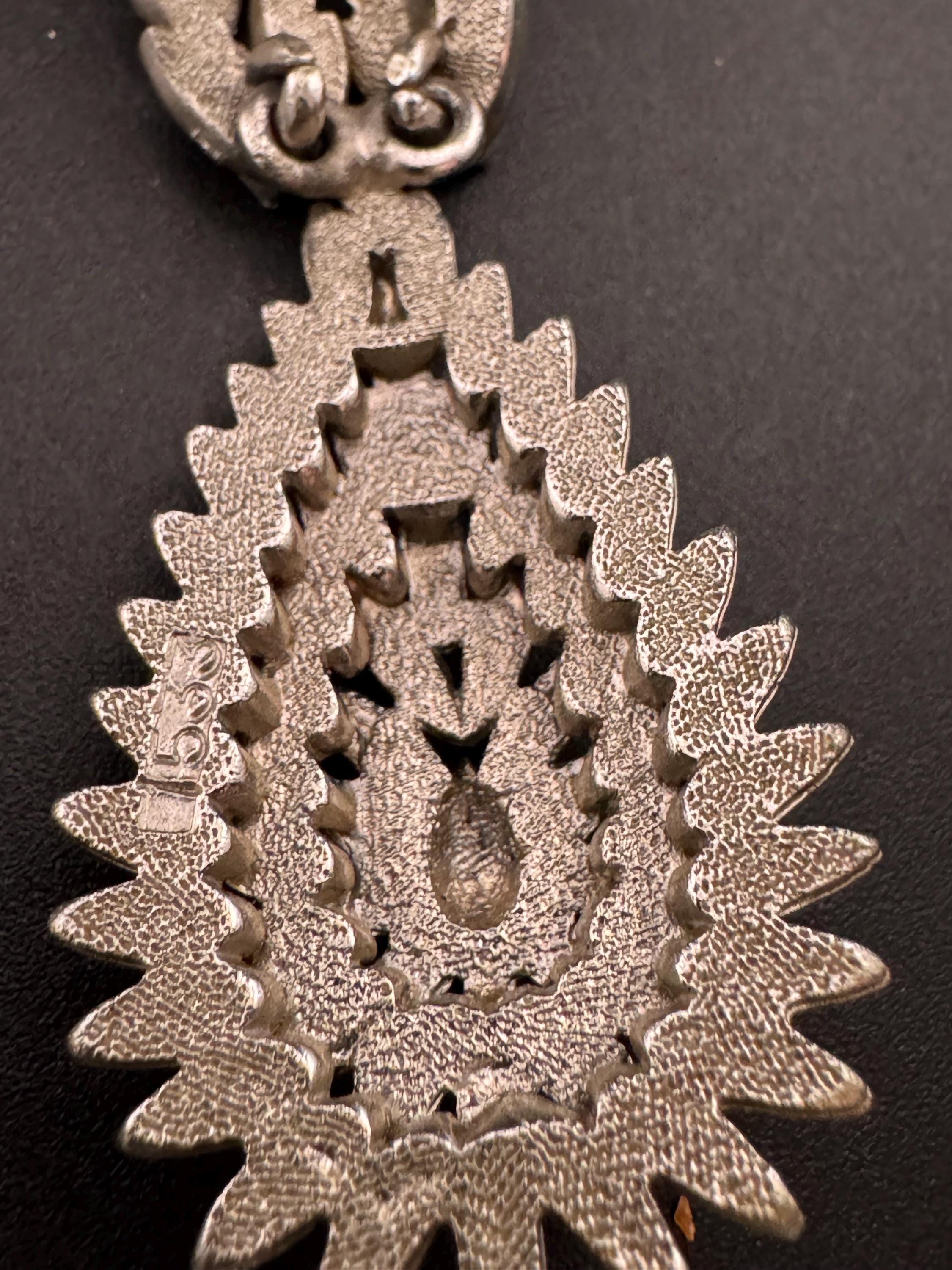 Vintage brutalist Teardrop pendant choker necklace 1970s