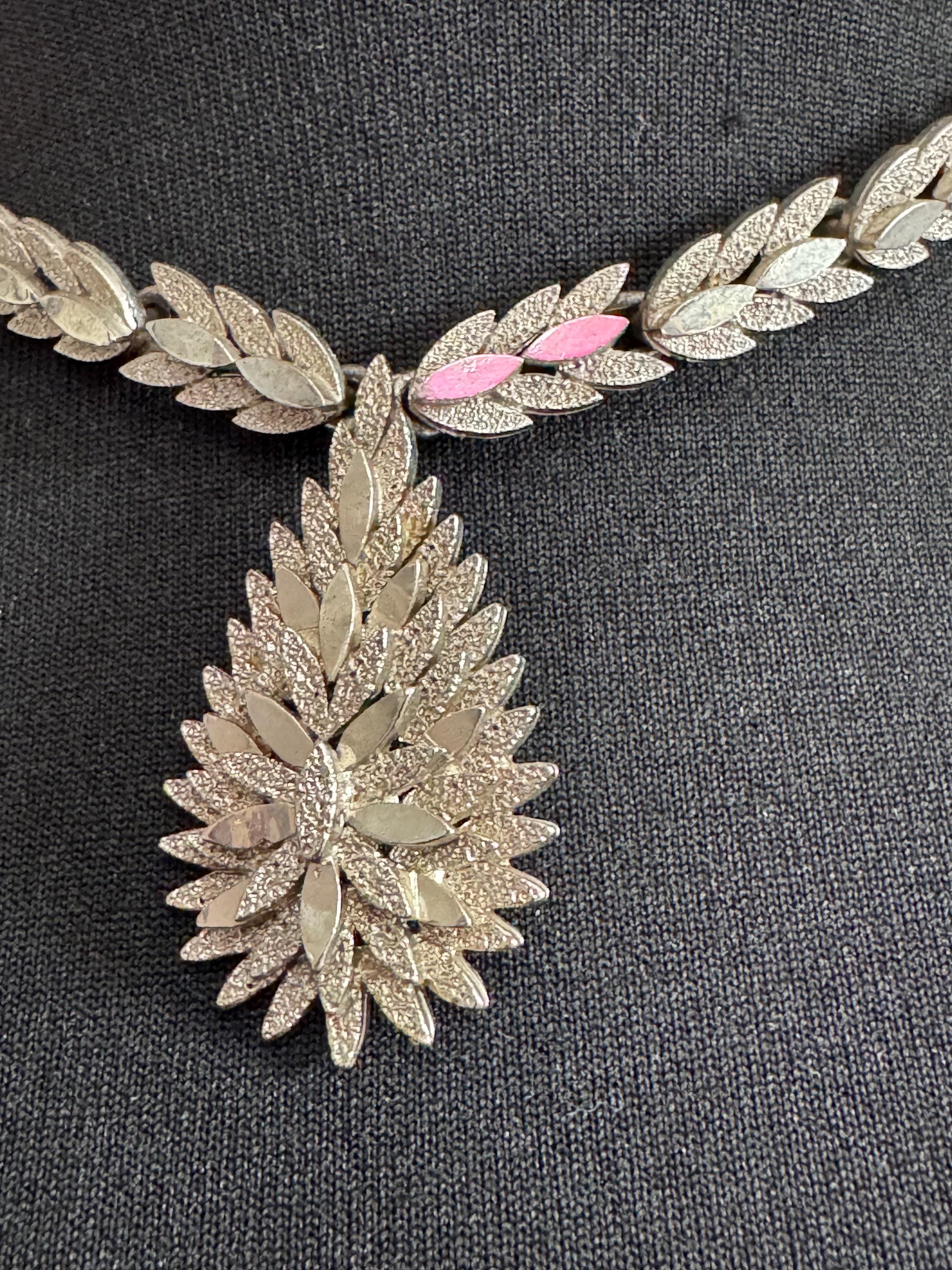 Vintage brutalist Teardrop pendant choker necklace 1970s