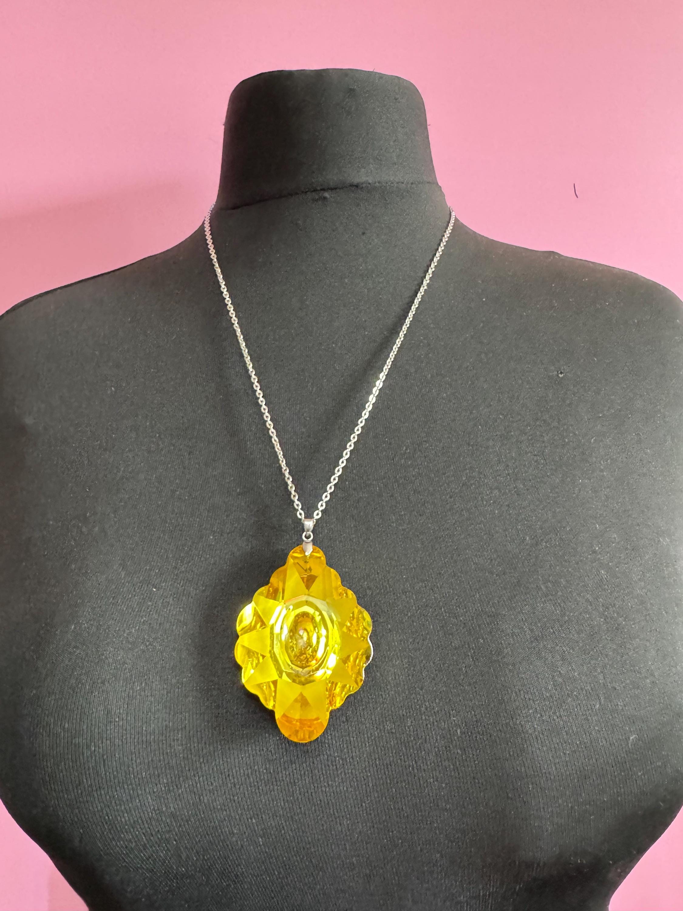 Vintage oversized yellow faceted teardrop 1970s pendant necklace, silver tone