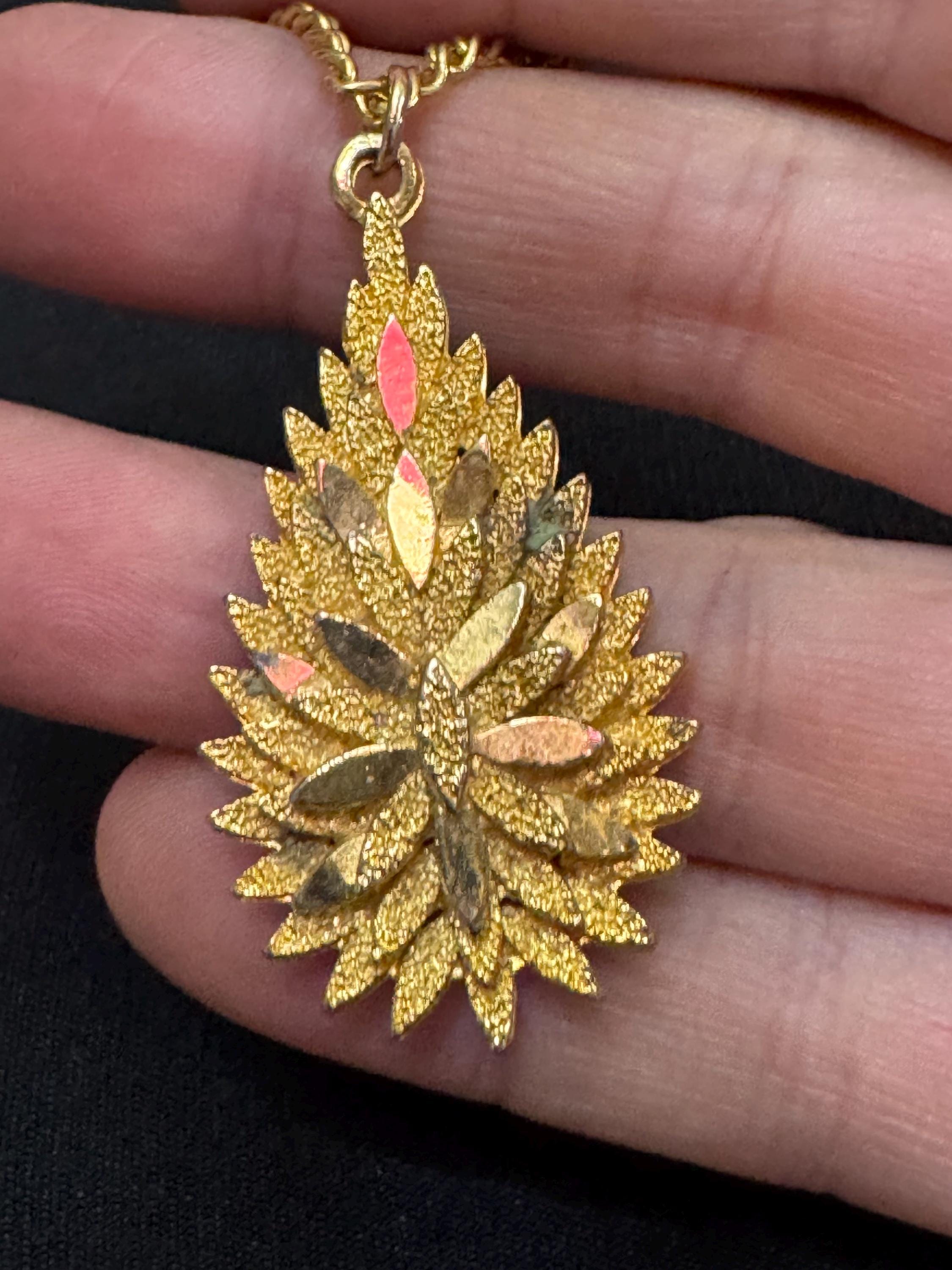 Vintage modernist teardrop pendant necklace, gold tone brutalist