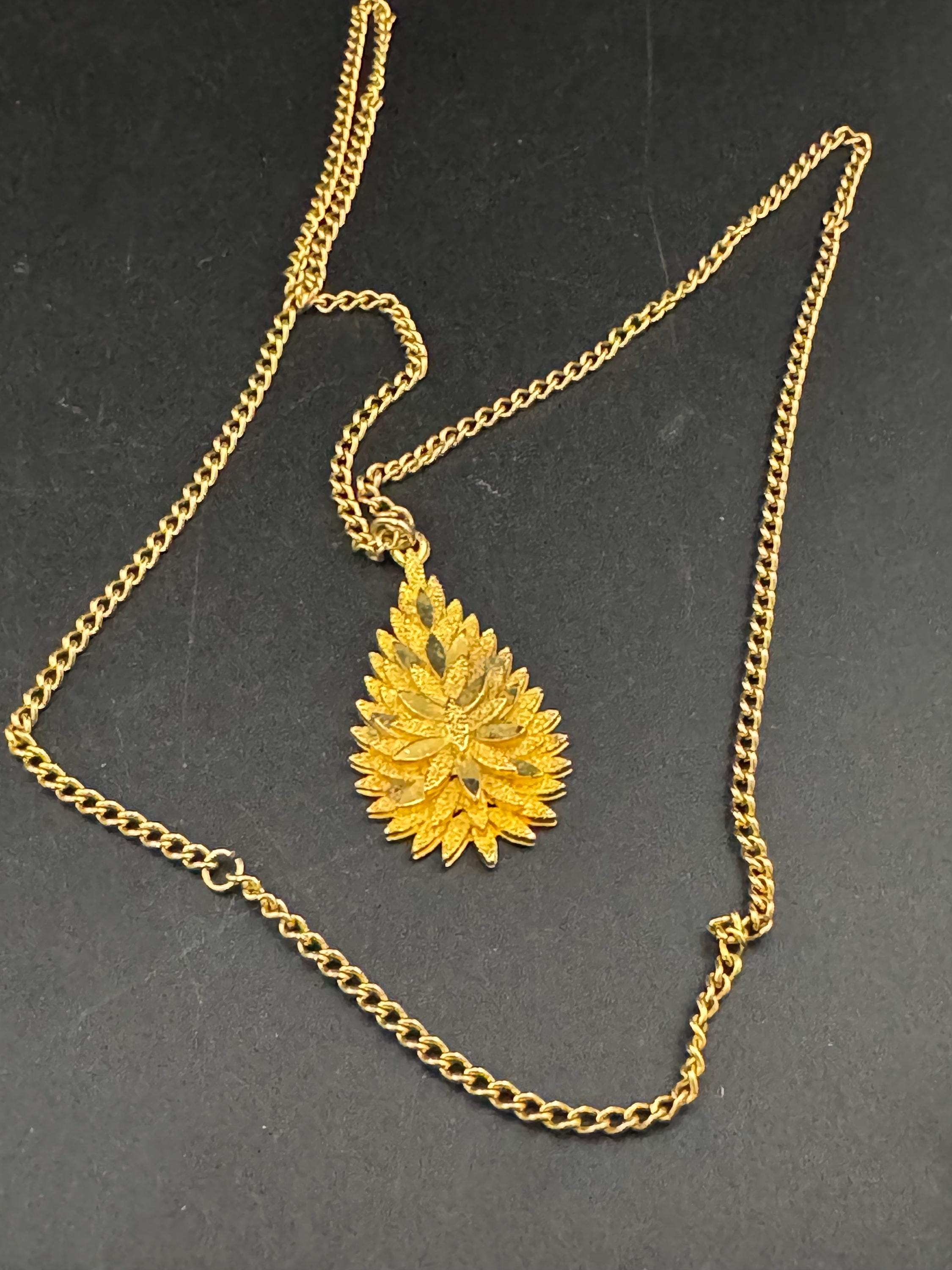 Vintage modernist teardrop pendant necklace, gold tone brutalist