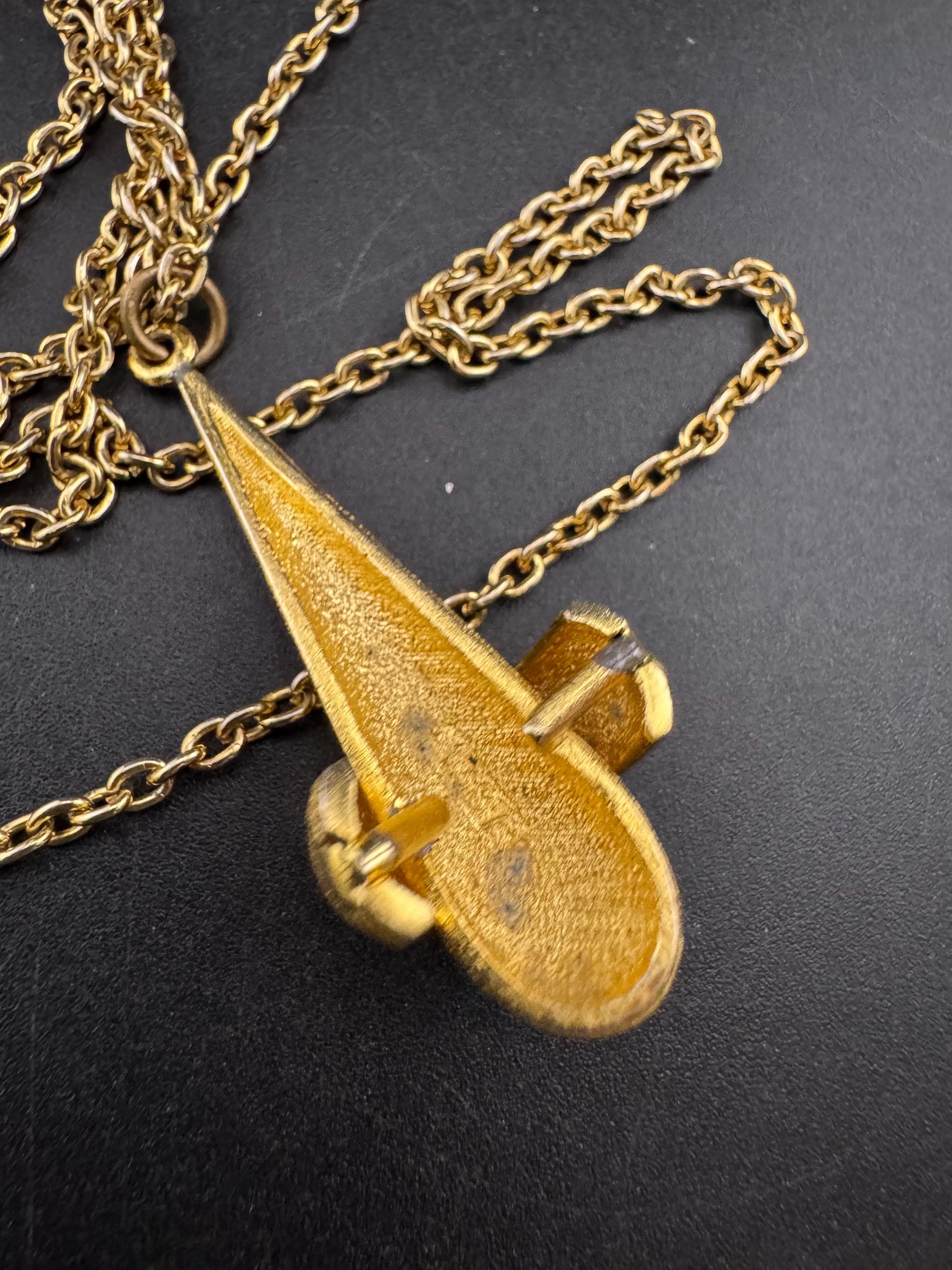 Vintage modernist teardrop pendant necklace, gold tone brushed metal