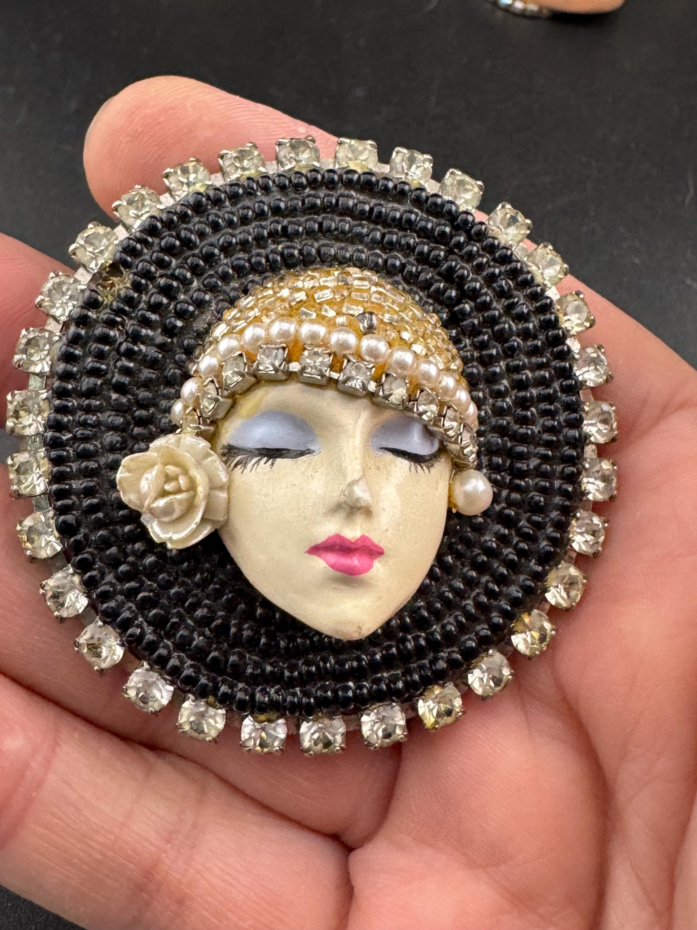 Oversized vintage rhinestone flapper face brooch, art deco lady pin