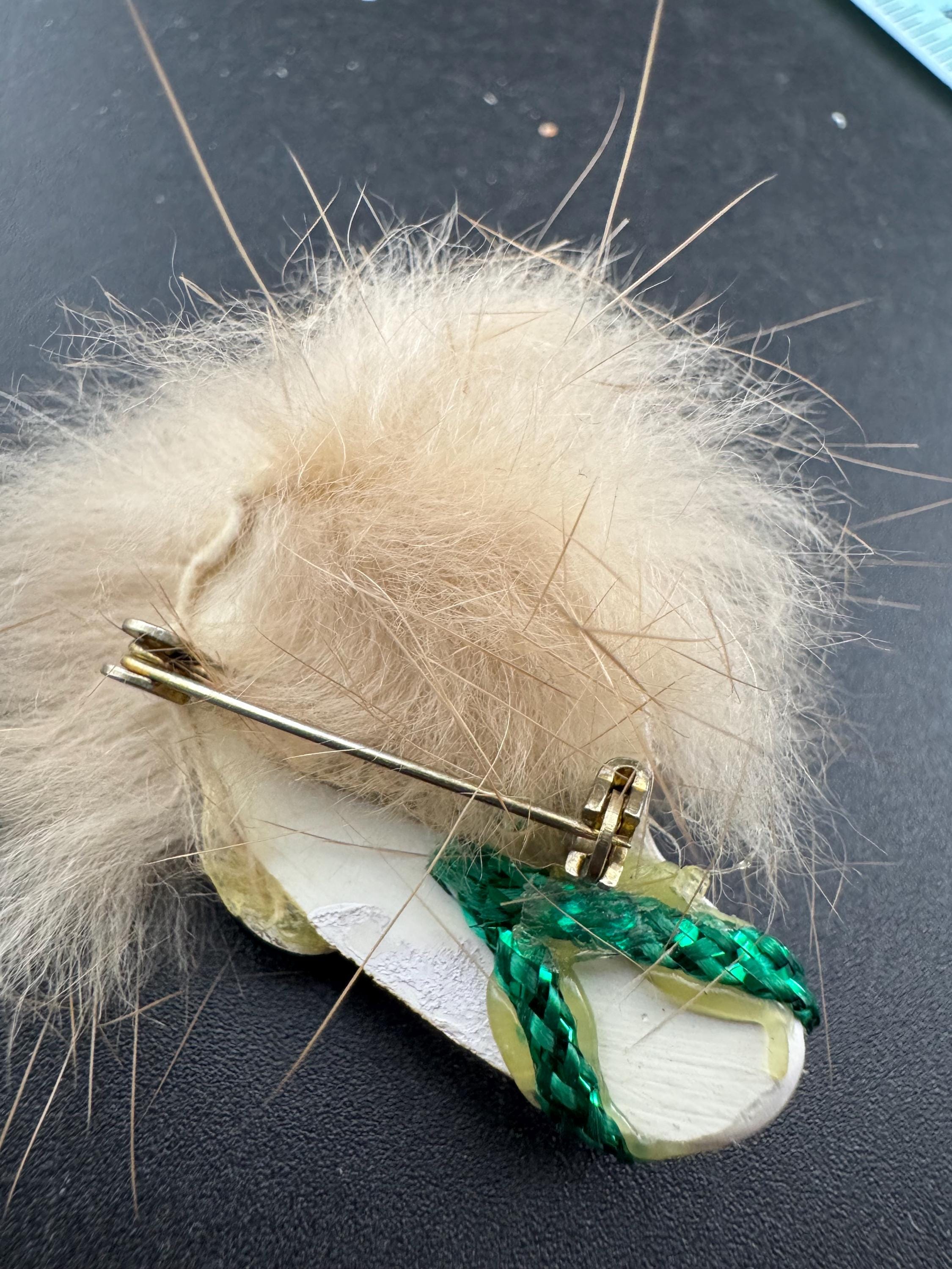 vintage flapper face brooch, art deco lady pin with fur and emerald earring