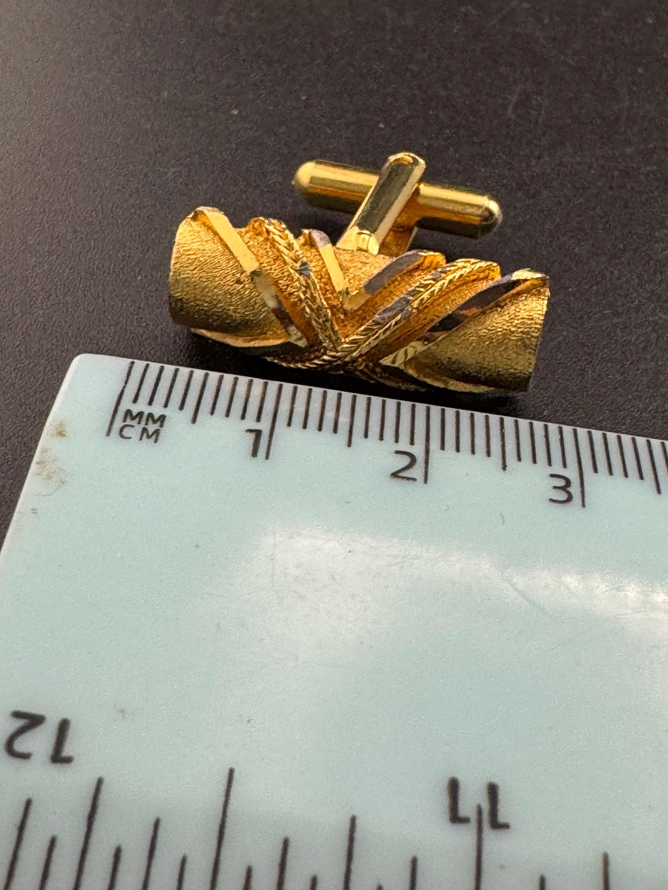 Brutalist 1970s modernist men’s cufflinks , gold tone vintage