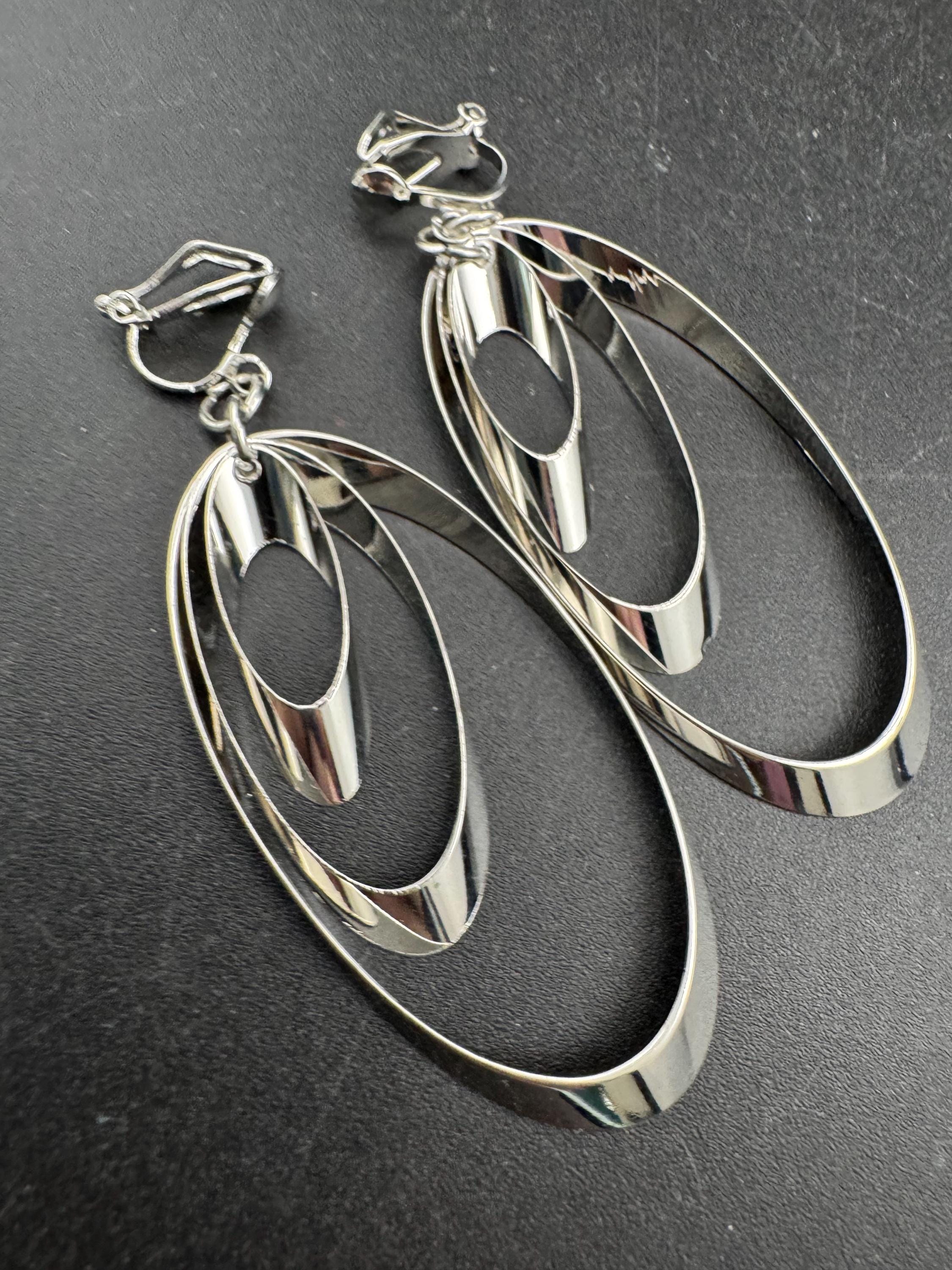 Retro modernist long dangly oval drop earrings,clip on silver tone