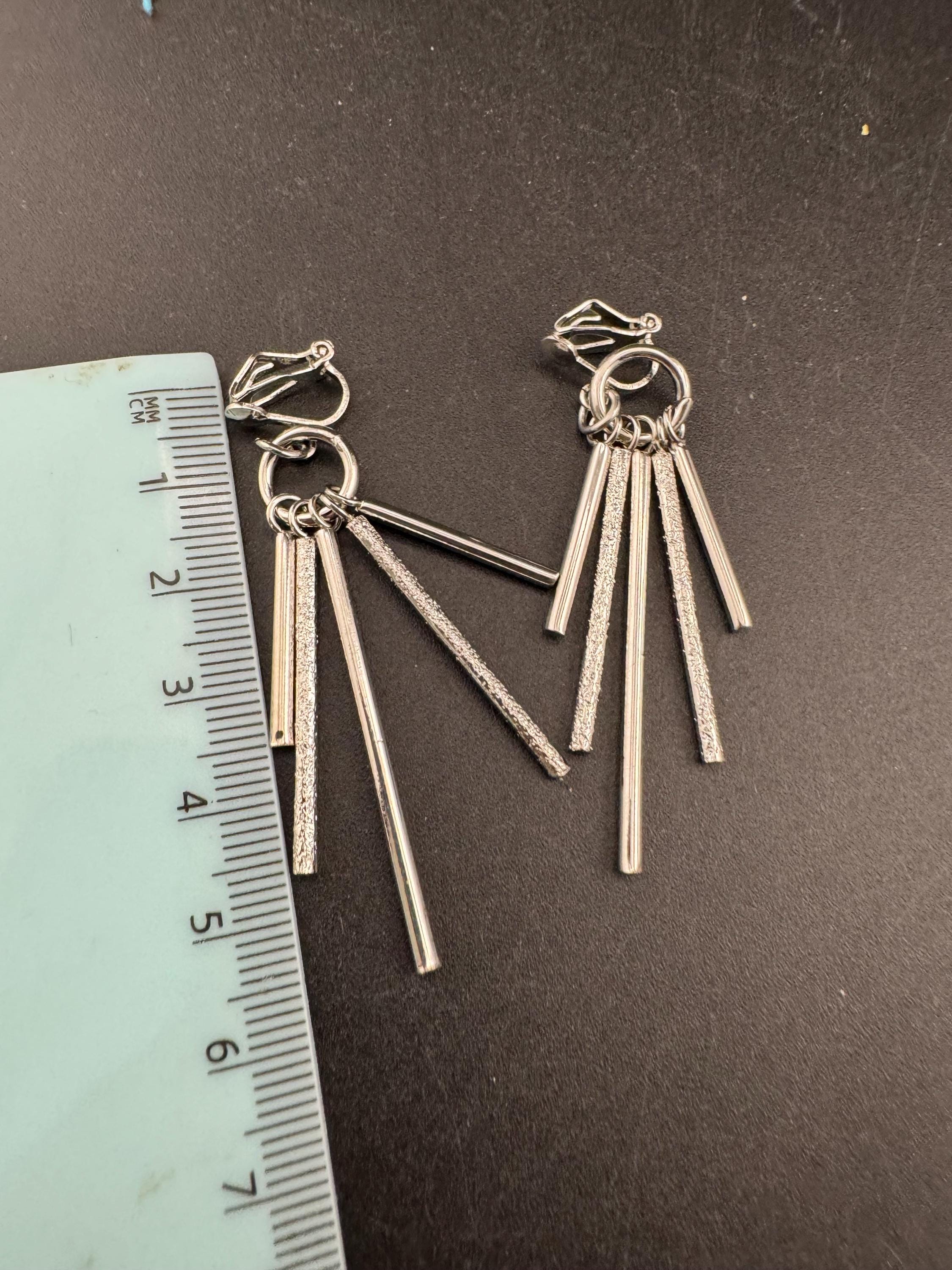 Retro modernist long dangly tassel drop earrings, clip on silver tone