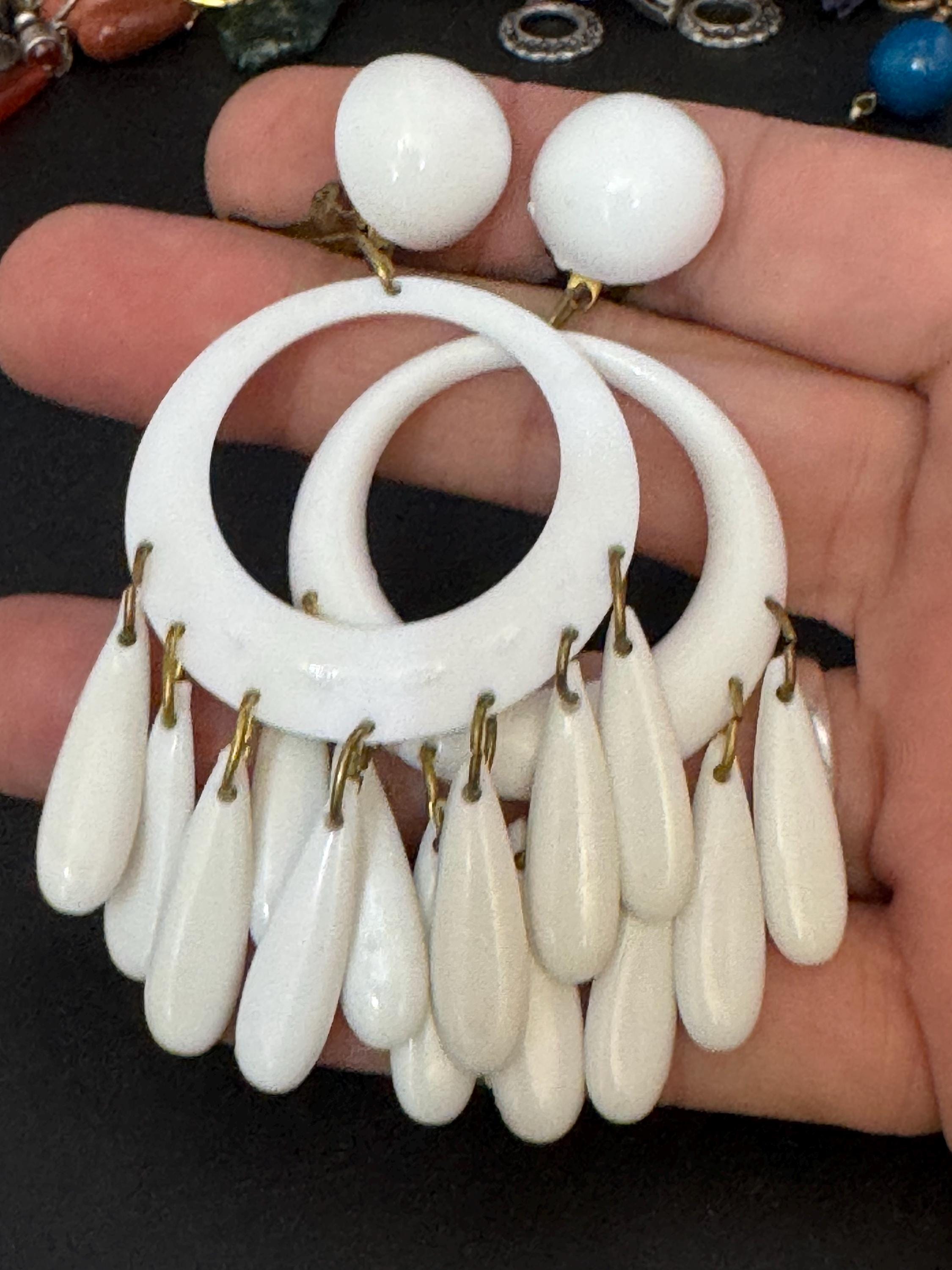 Oversized 7cm vintage white plastic dangly chandelier Clip On Earrings