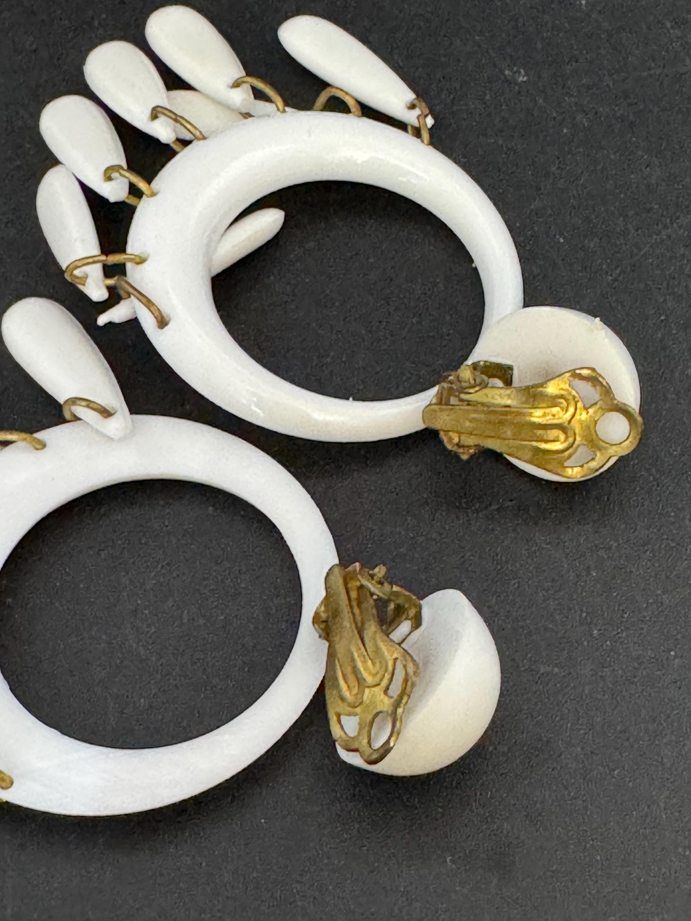 Oversized 7cm vintage white plastic dangly chandelier Clip On Earrings