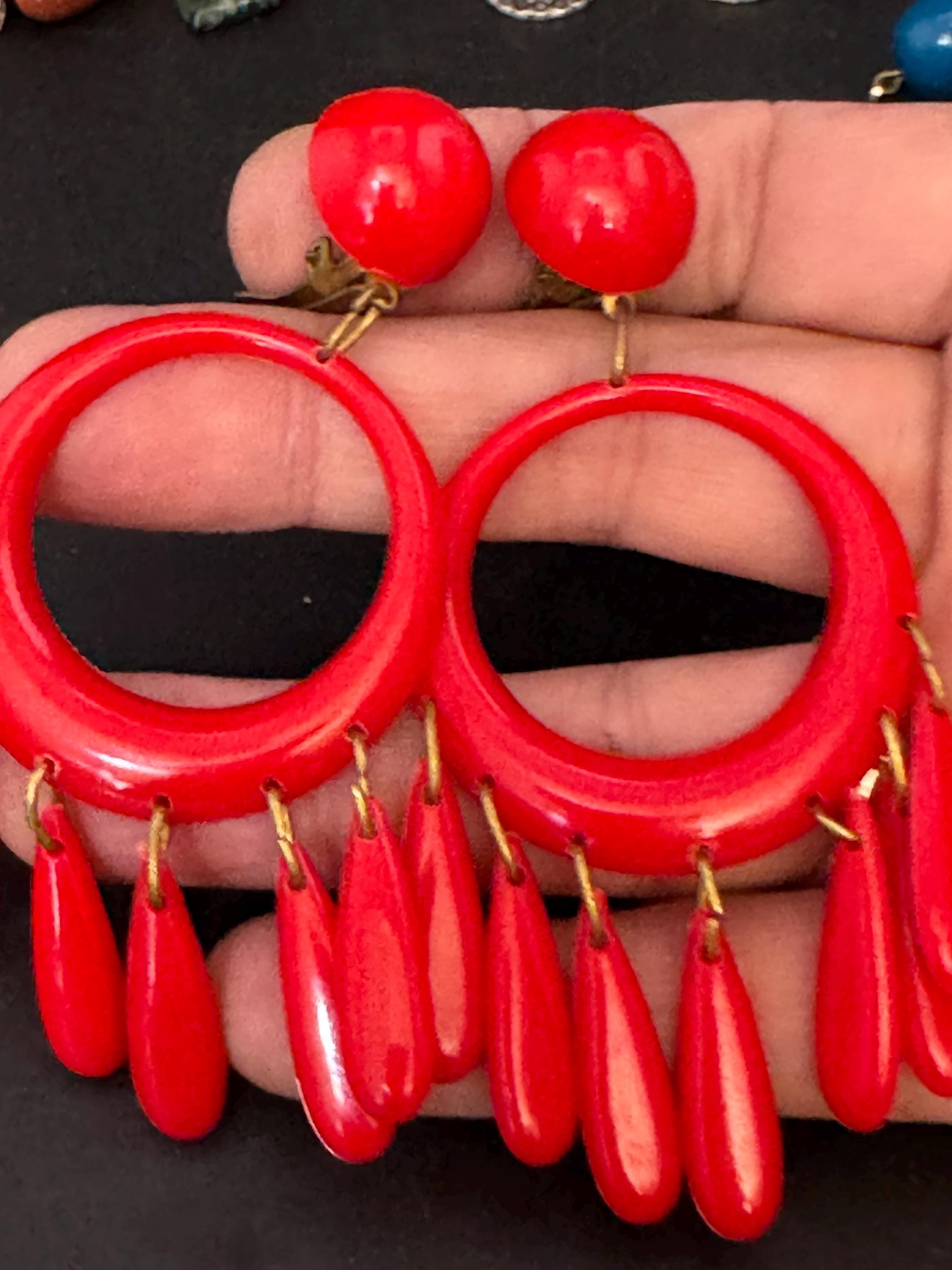 Oversized 7cm vintage bright red plastic dangly chandelier Clip On Earrings