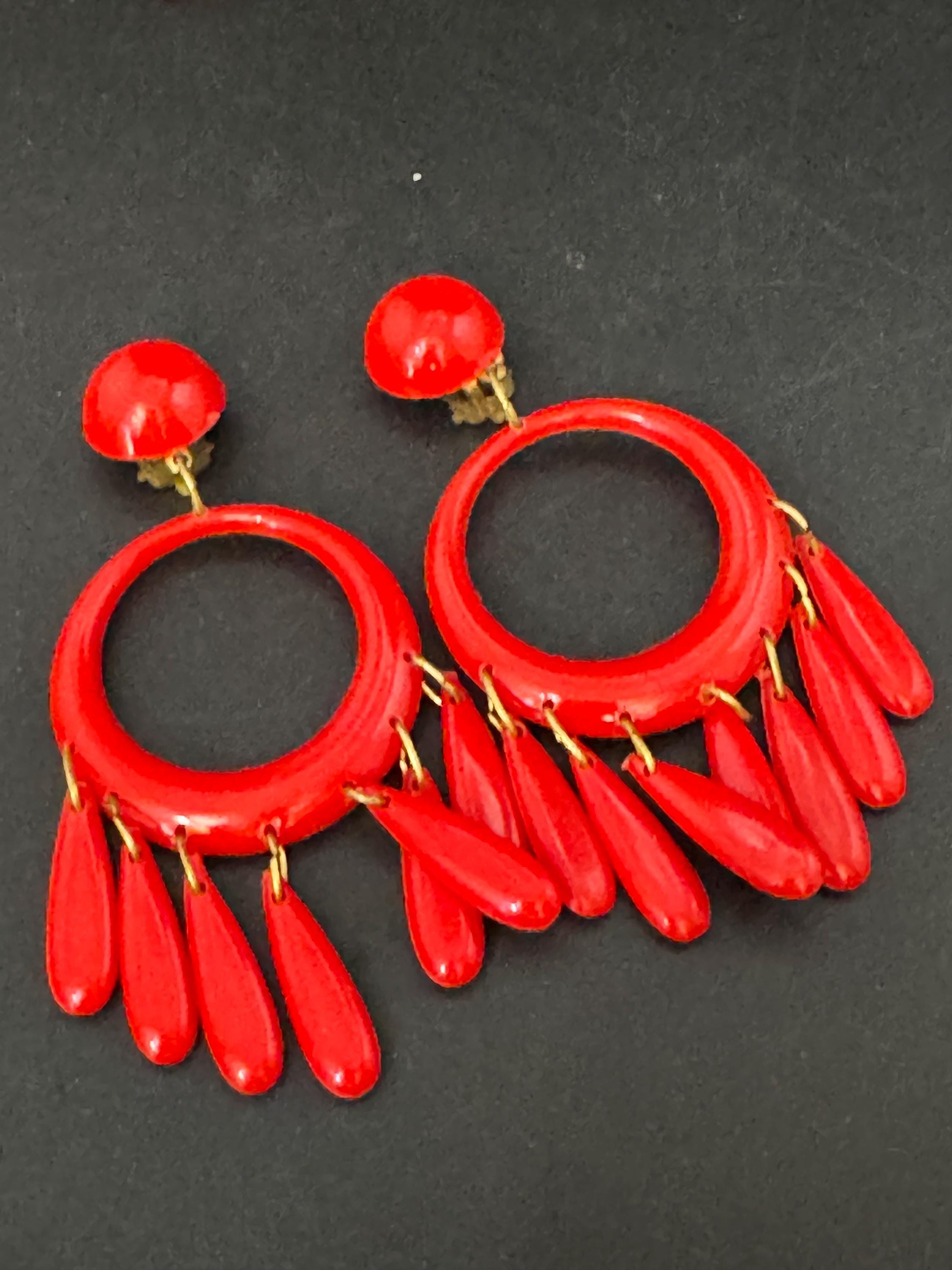 Oversized 7cm vintage bright red plastic dangly chandelier Clip On Earrings