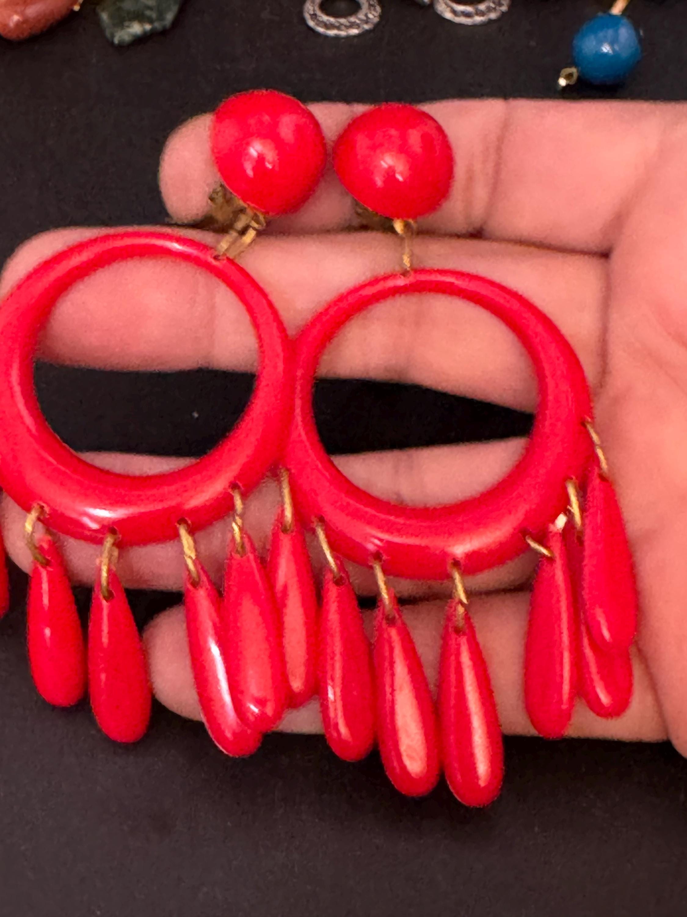 Oversized 7cm vintage bright red plastic dangly chandelier Clip On Earrings