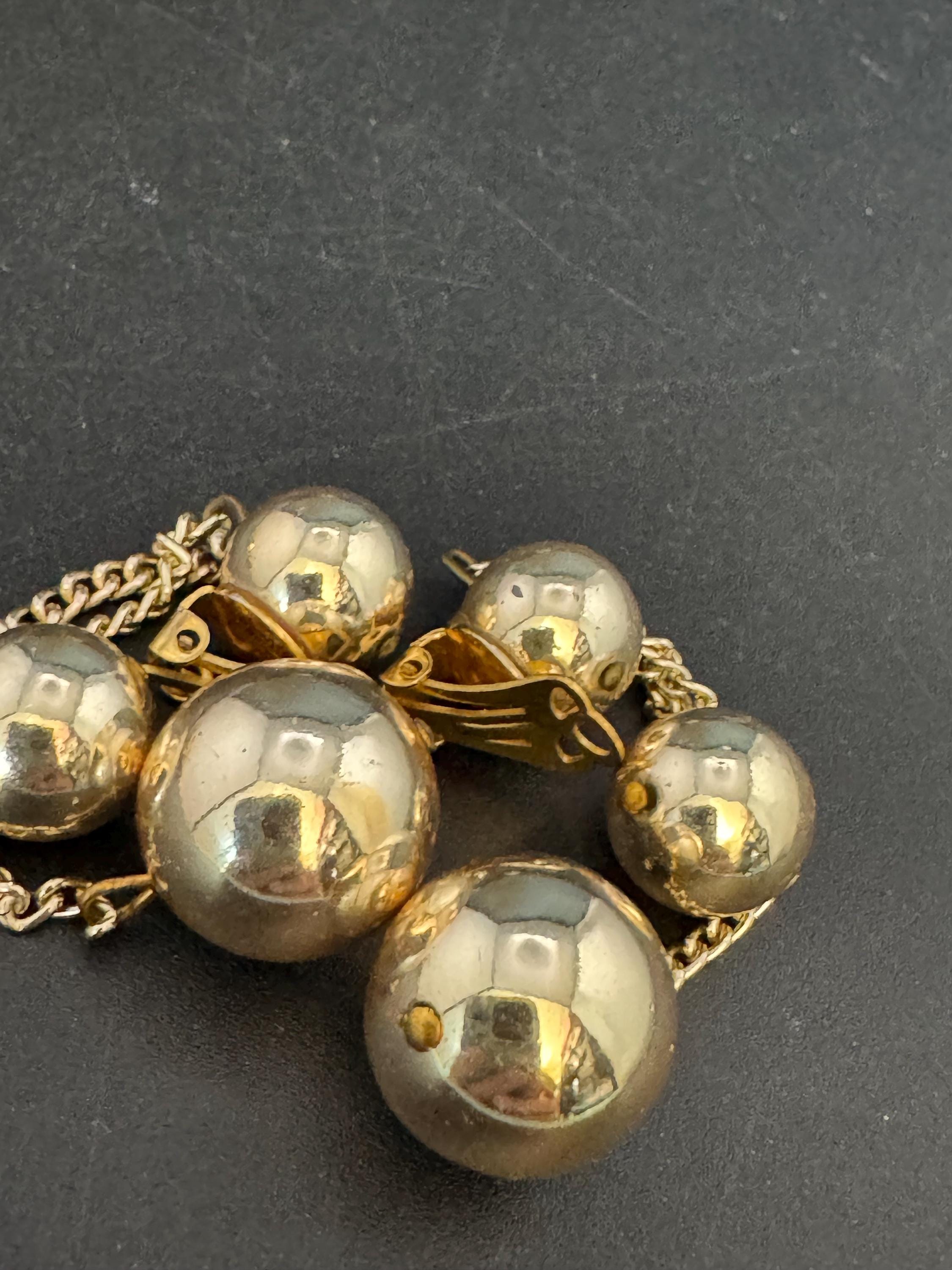 Vintage gold tone 1970s chain link ball beads dangly clip on earrings