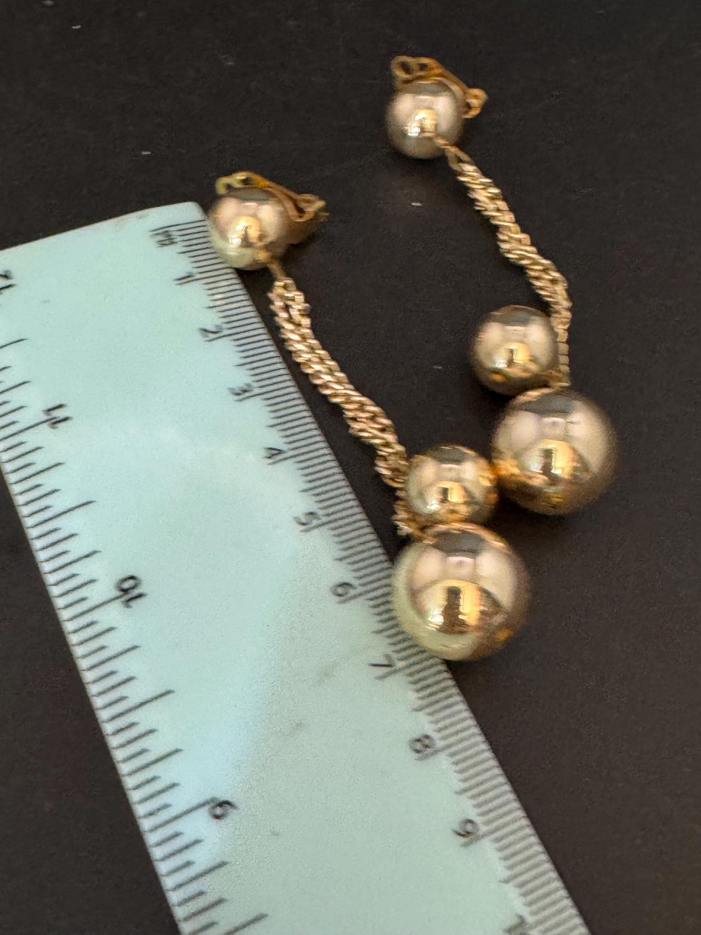 Vintage gold tone 1970s chain link ball beads dangly clip on earrings