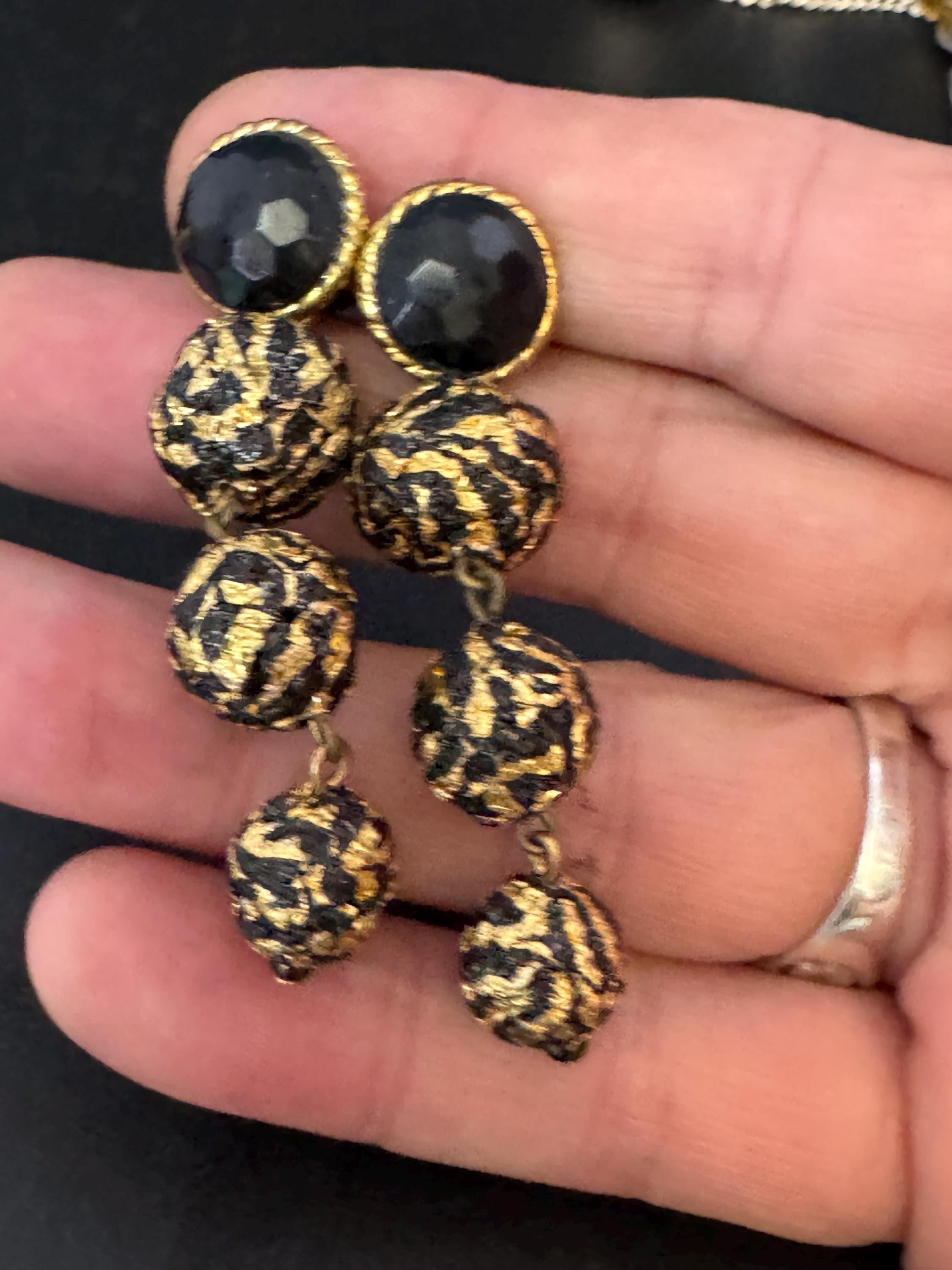 1950s Black and gold plastic beaded pair dangly drop clip on earrings